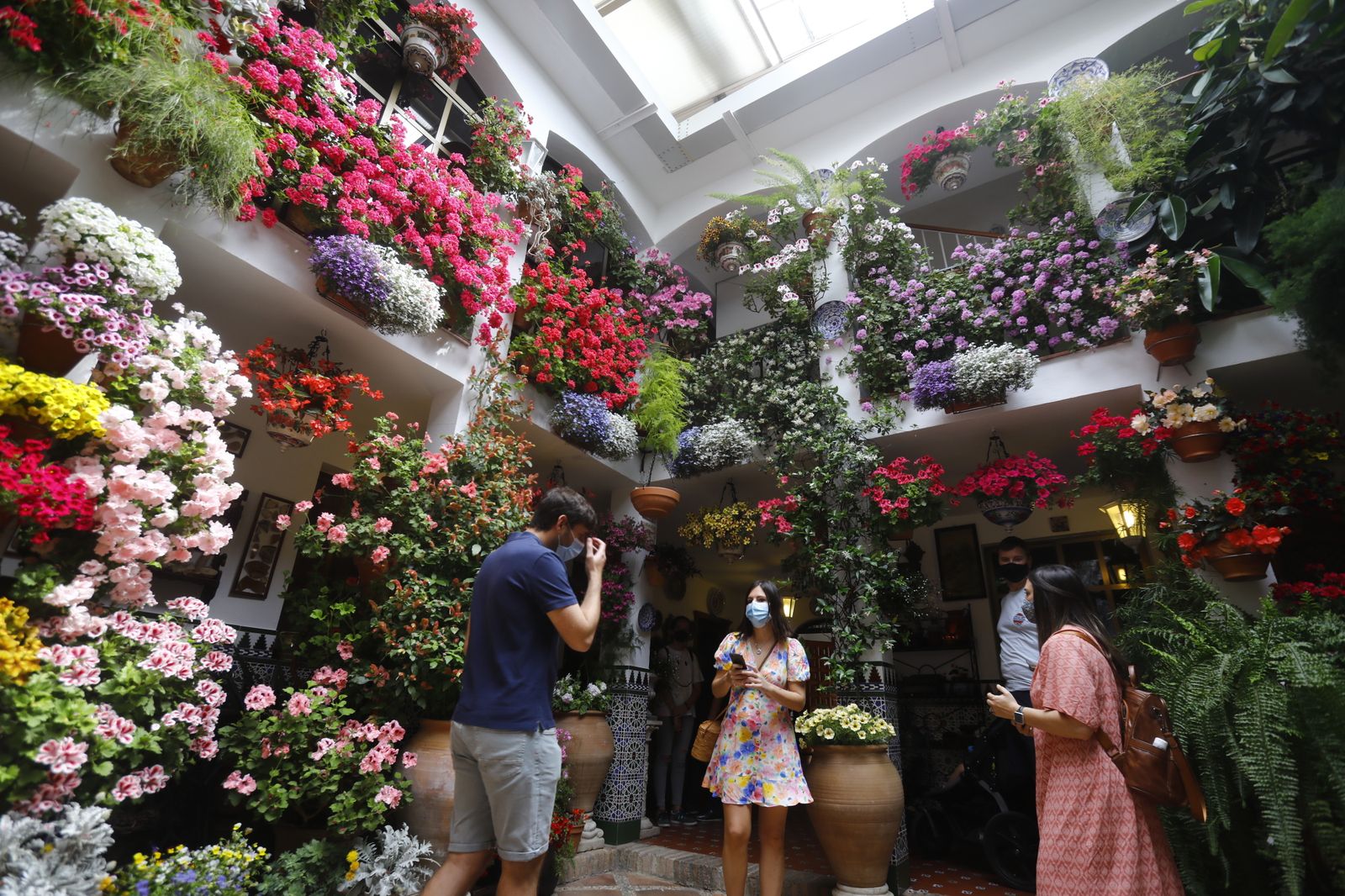 Fotografías: Sábado de colas y bulla en los Patios de Córdoba