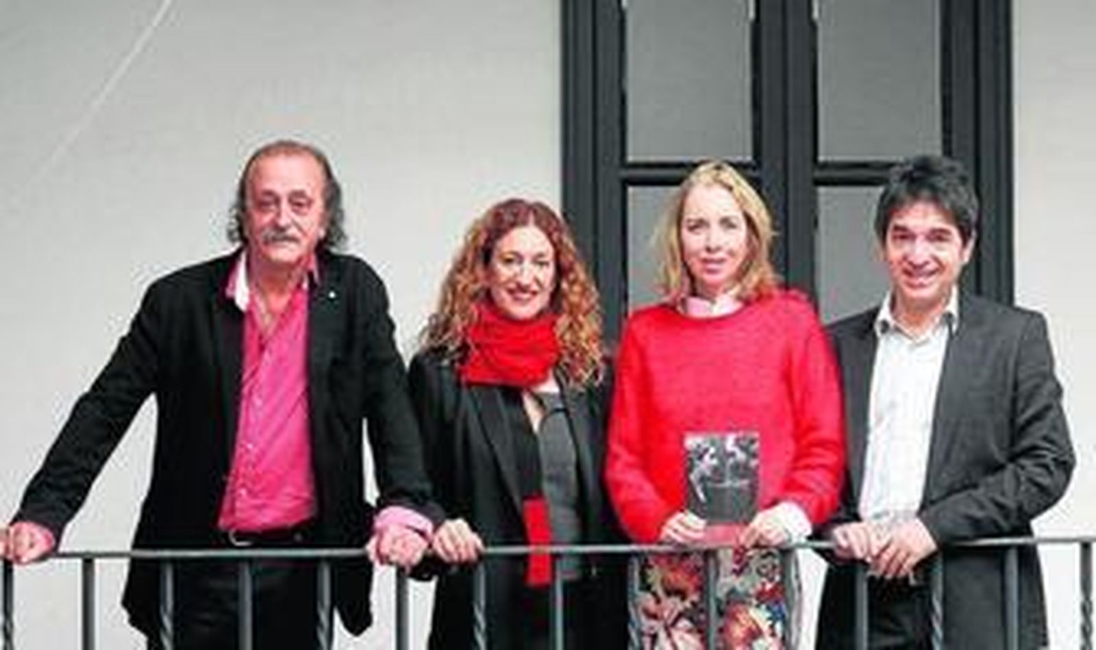 Juan Verdú, la directora del IAF, María de los Ángeles Carrasco, la editora y el crítico Juan Vergillos.