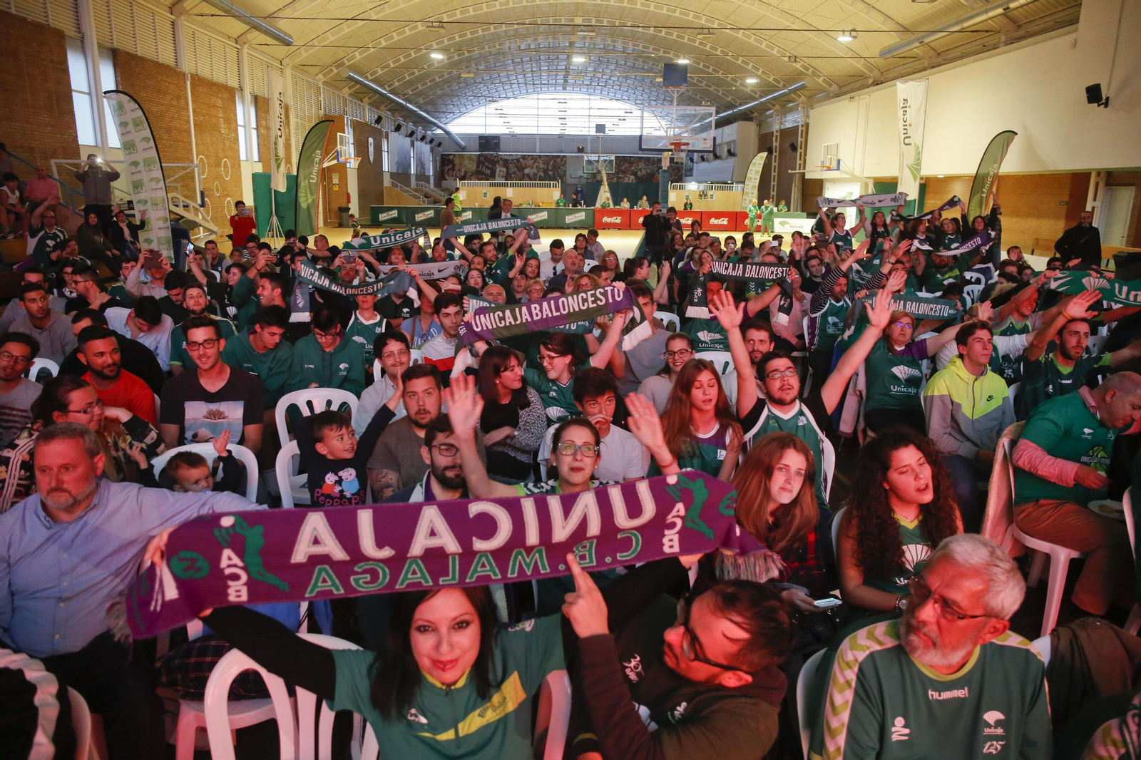Una fiesta en Los Guindos durante la final de la Eurocup de 2017. Una fiesta en Los Guindos durante la final de la Eurocup de 2017.