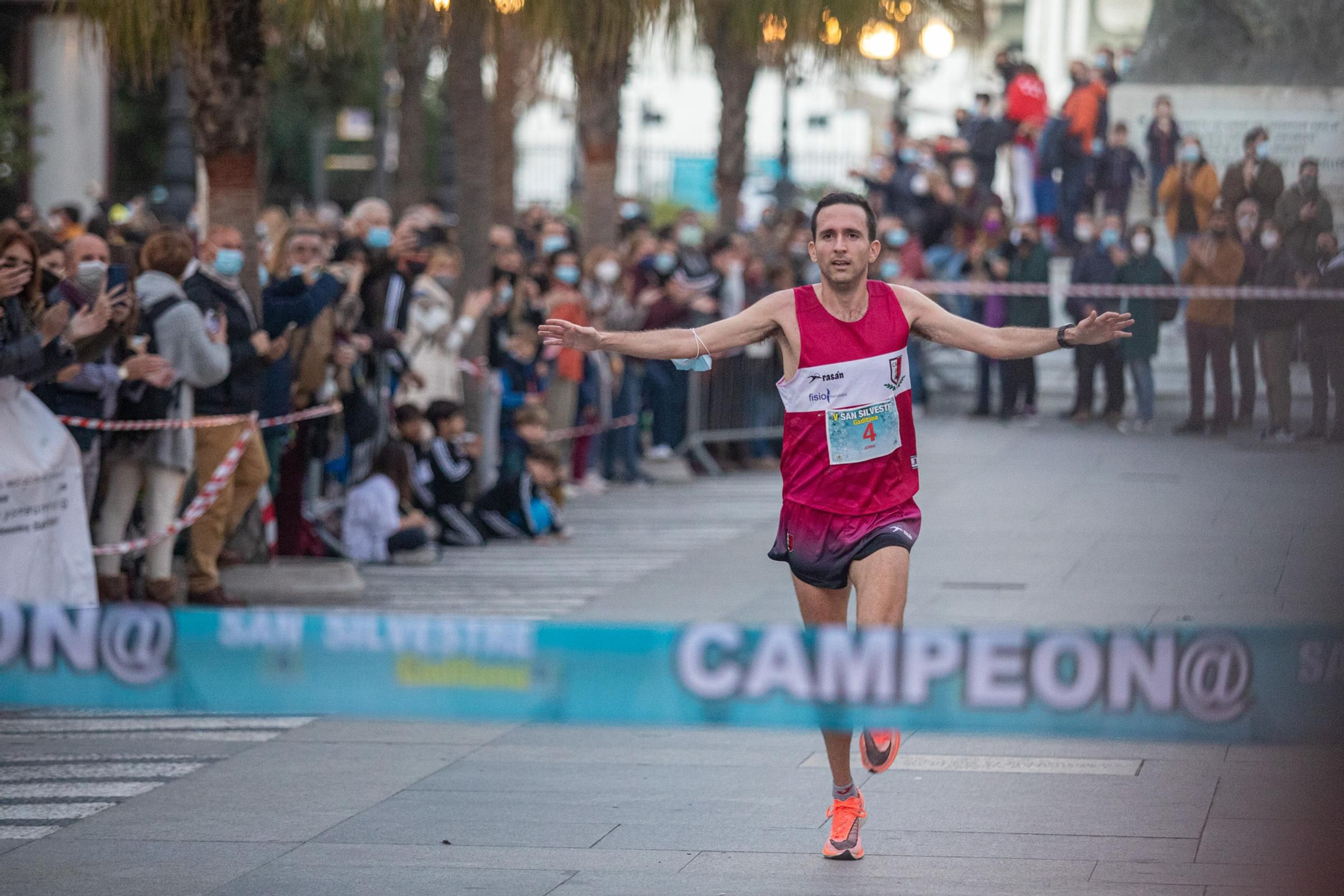 La V San Silvestre gaditana, en imágenes
