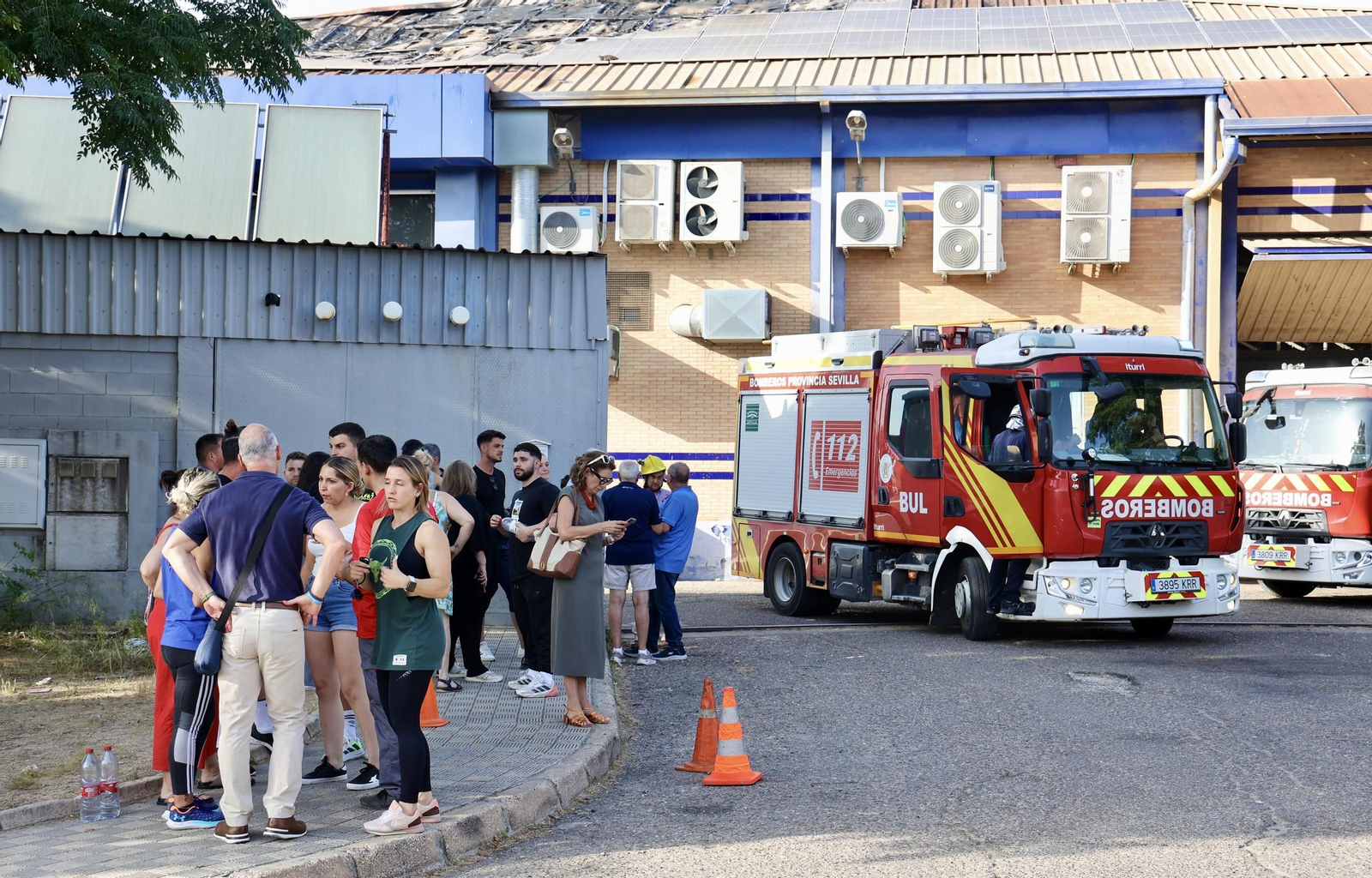 Incendio en el gimnasio Lowfit de Castilleja de la Cuesta