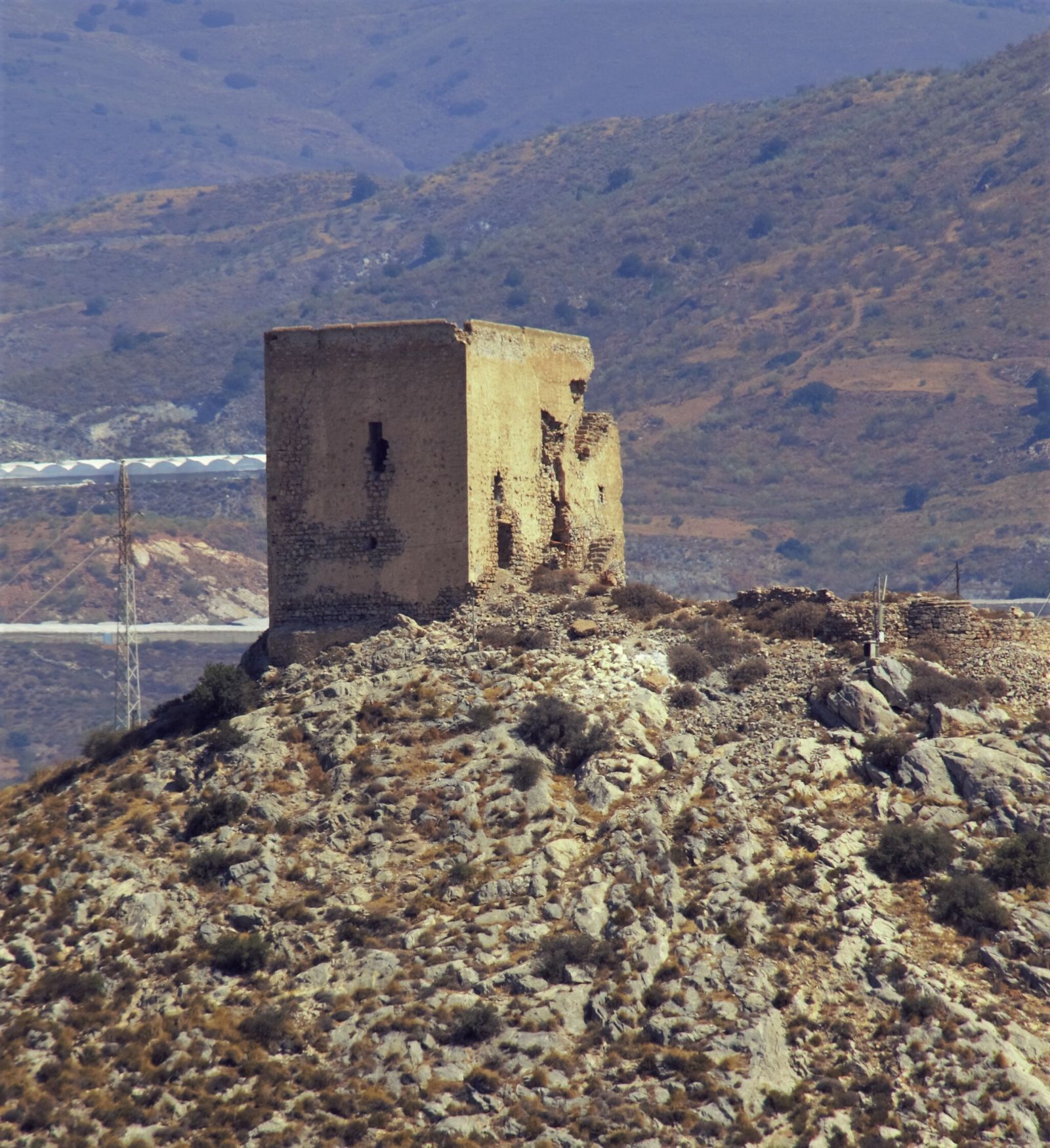 Las autoridades trabajan para cerrar el castillo de Castell para frenar su deterioro