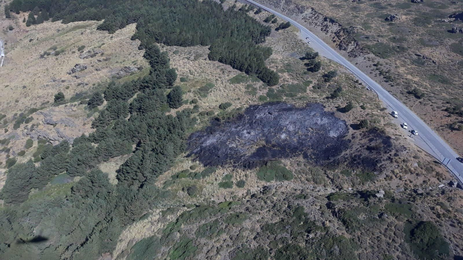 Continúan los trabajos para apagar el incendio de Sierra Nevada