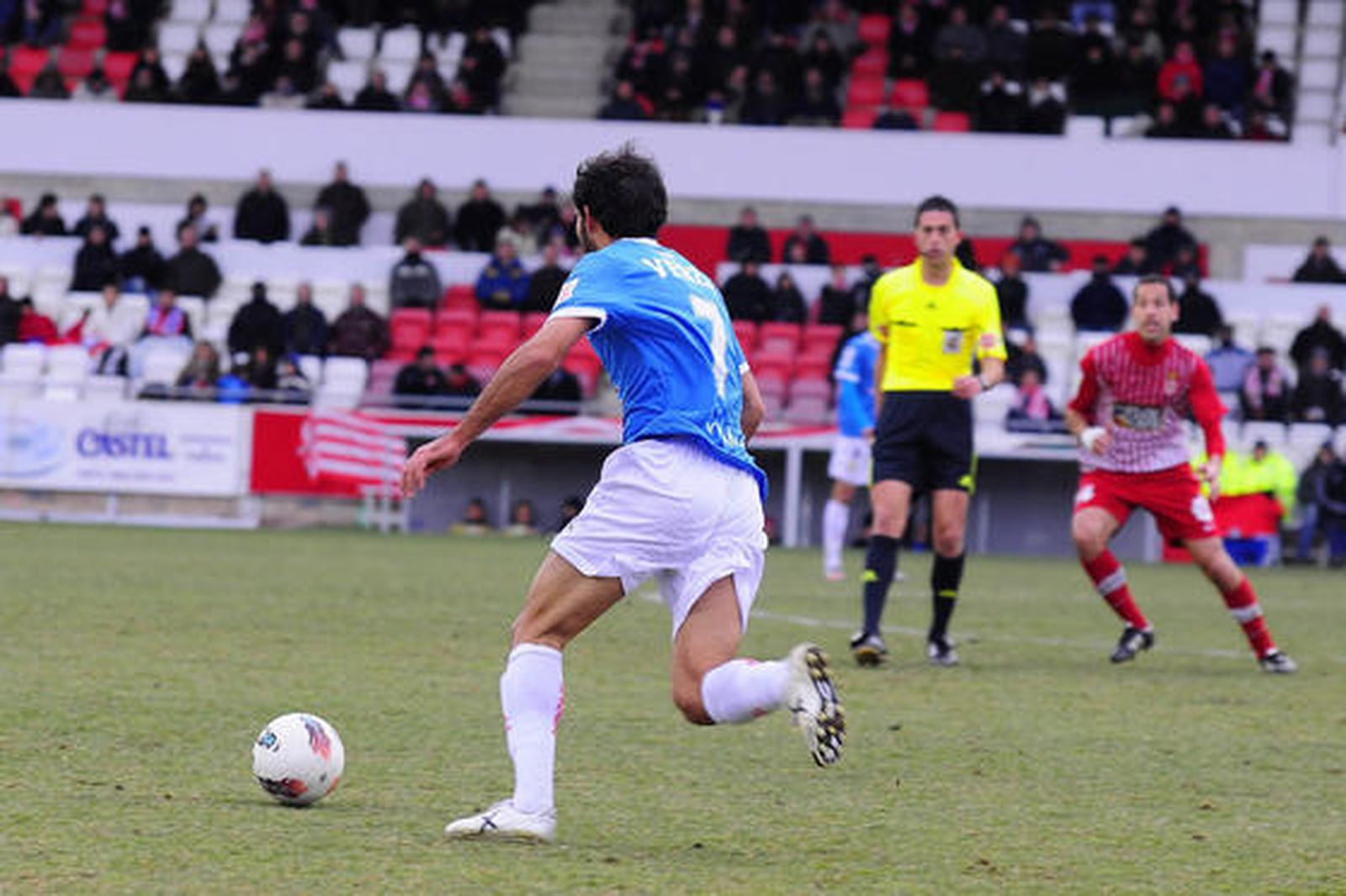 El Almería gana a domicilio al Girona y empata a puntos con el tercero. / LOF