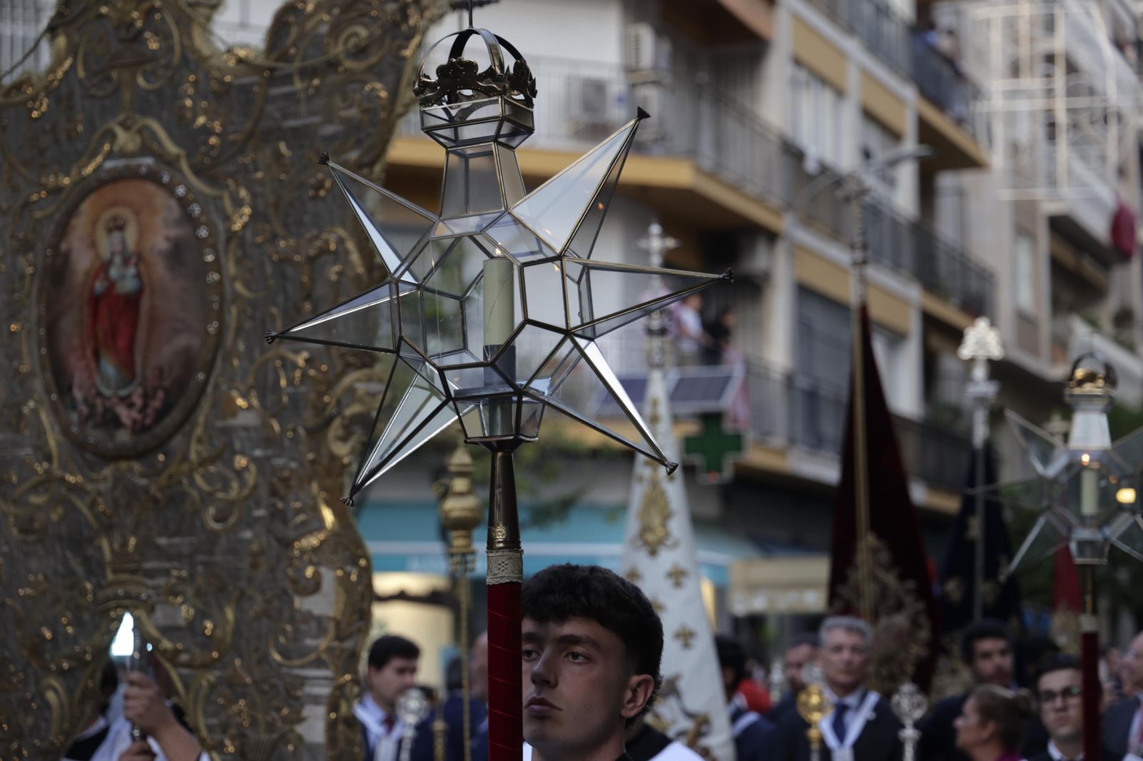 Imágenes de la procesión de la Virgen del Amparo