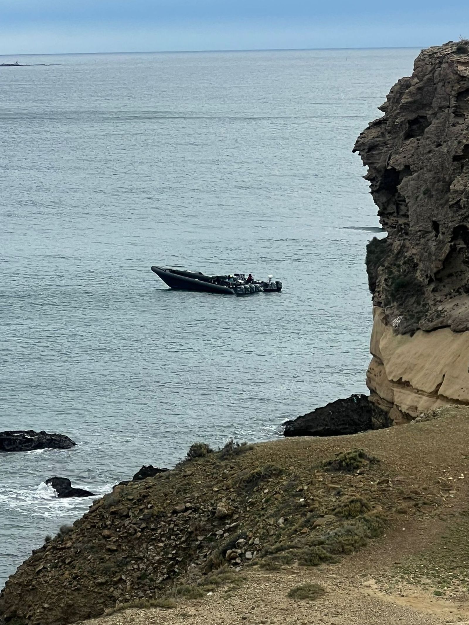 Lanchas fondeadas en San Juan de los Terreros.
