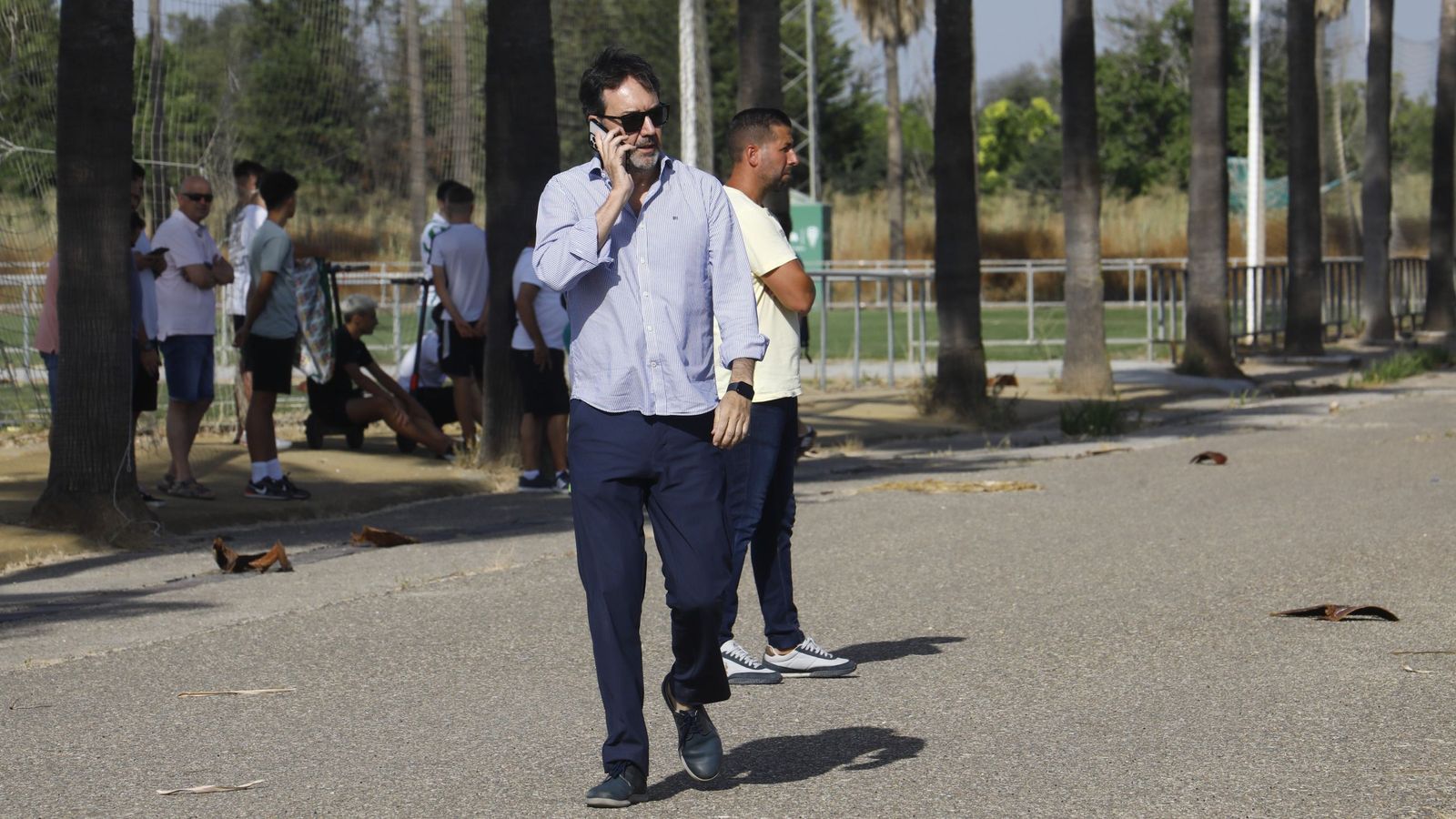 Antonio Fernández Monterrubio llega a la Ciudad Deportiva del Córdoba CF en el primer entrenamiento del presente curso.