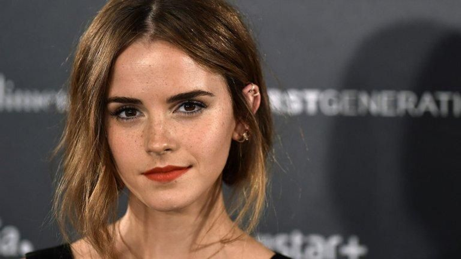 Emma Watson en una alfombra roja.
