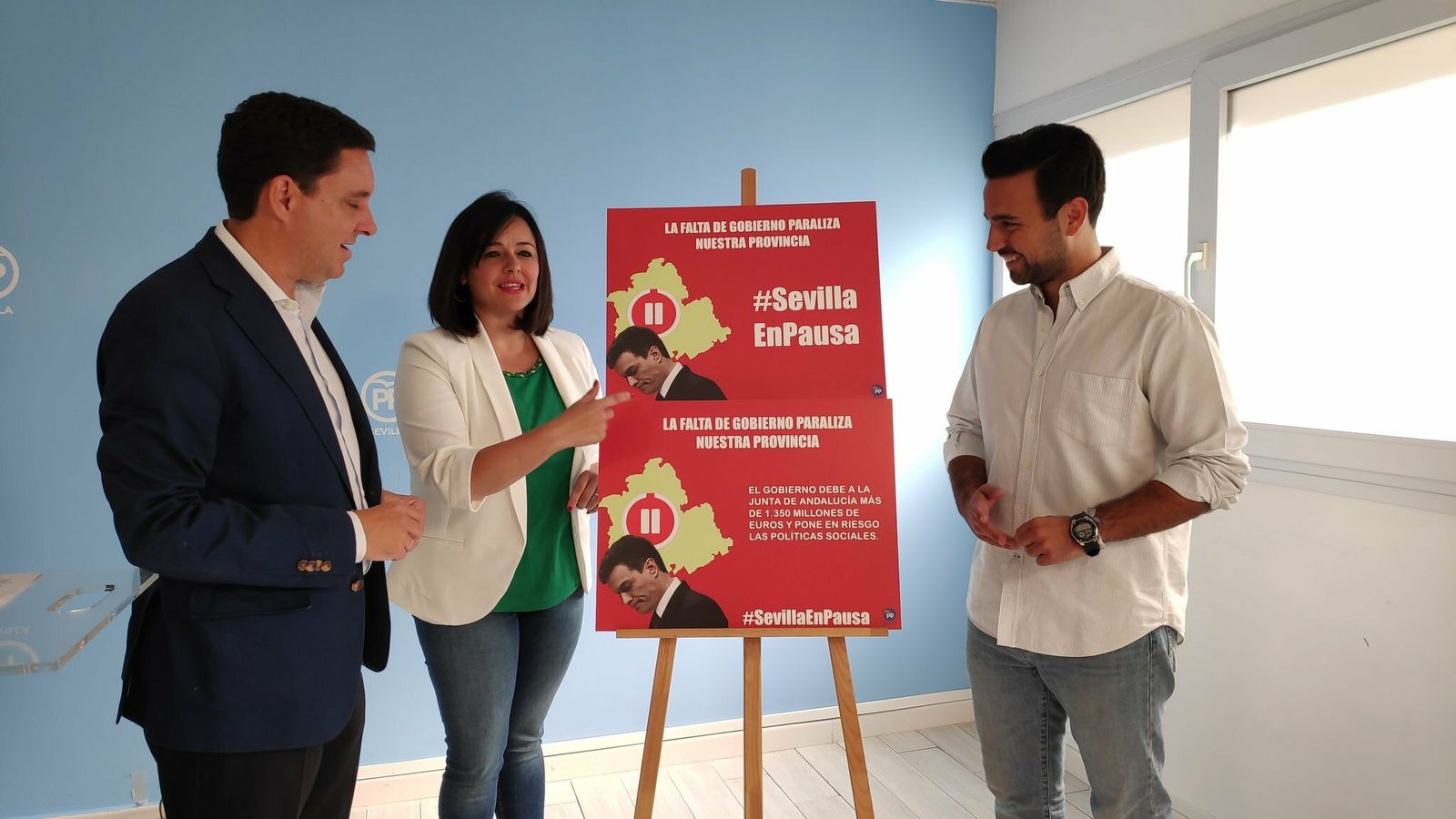 Virginia Pérez, flanqueada por Juan de la Rosa y Pedro González, en la presentación de la campaña, este martes.
