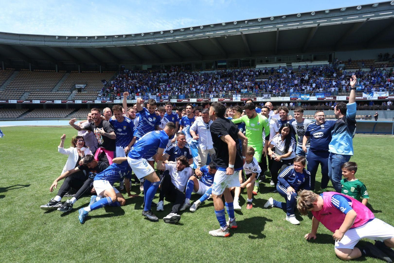 Imágenes de la celebración del Xerez CD del ascenso virtual a Segunda RFEF Imágenes de la celebración del Xerez CD del ascenso virtual a Segunda RFEF