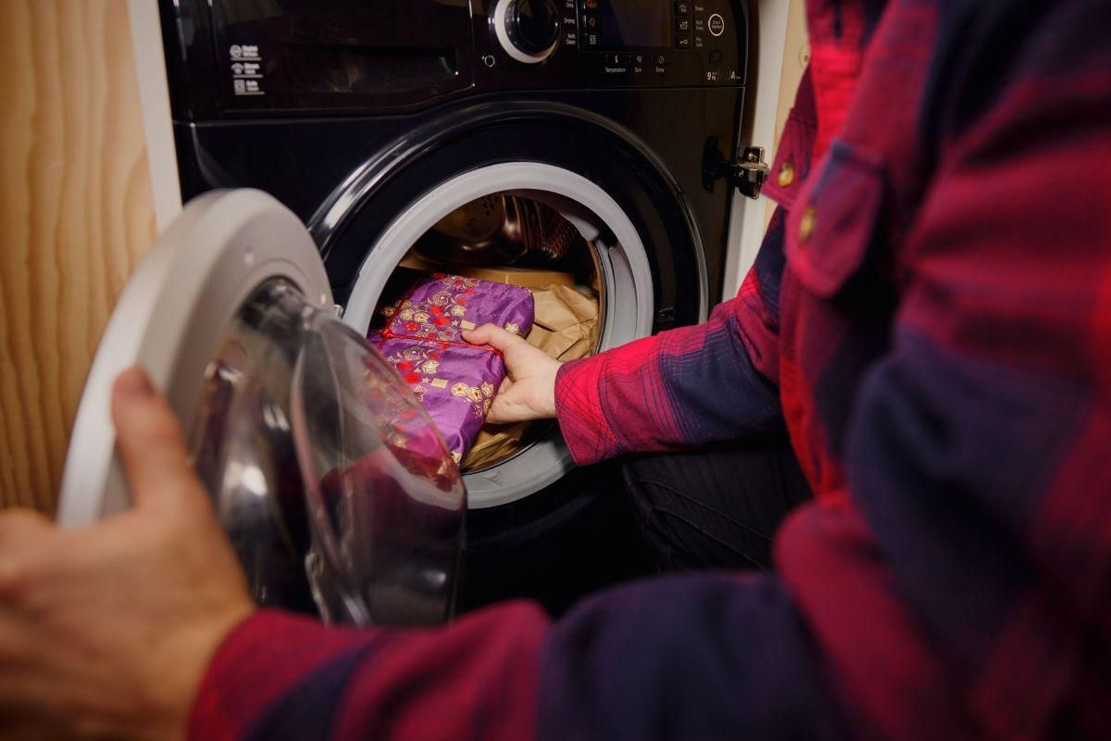 Regalo dentrop de una lavadora.