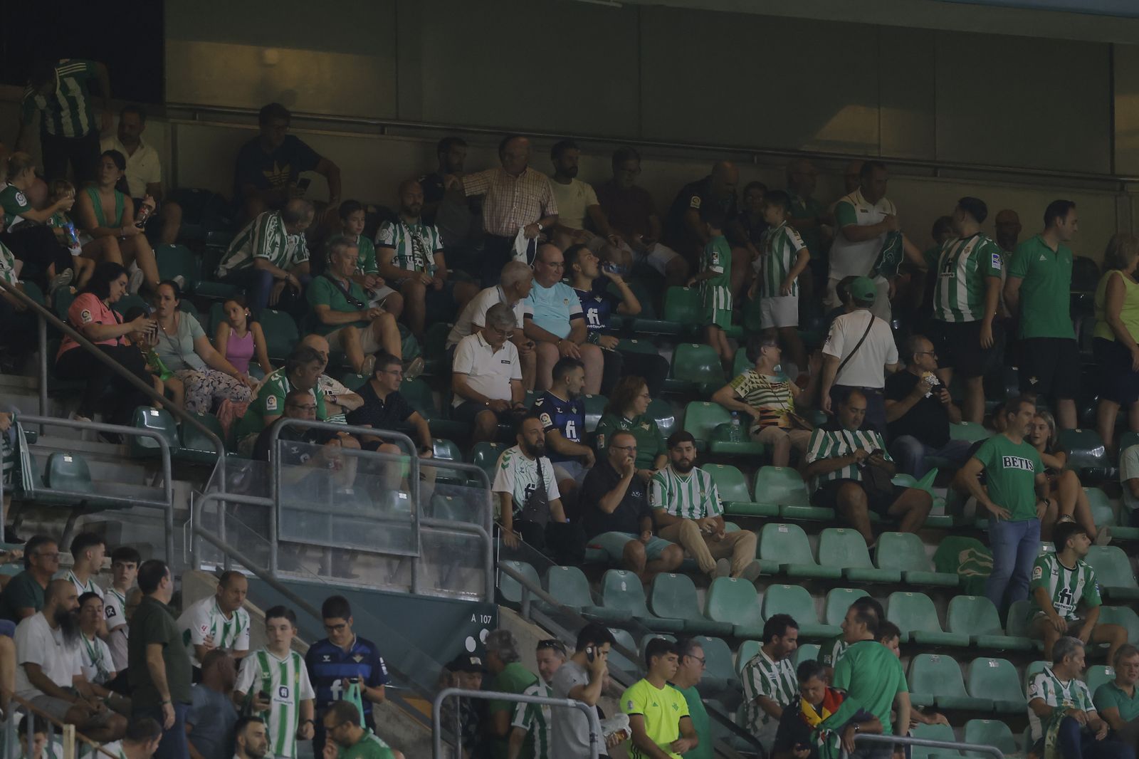 Búscate en las fotos del Betis-Valencia