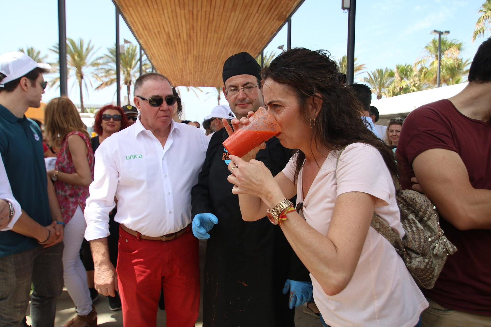 Fotogalería del récord Guinnes del gazpacho más grande del mundo