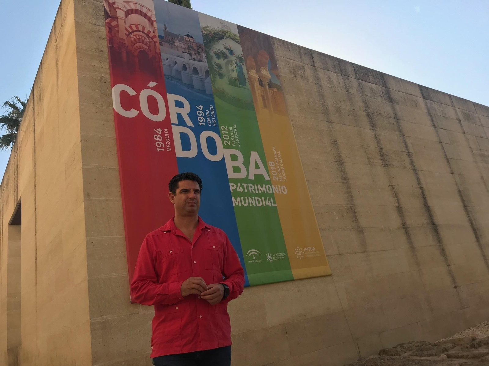 Pedro García posa con la nueva imagen de la marca Córdoba. Pedro García posa con la nueva imagen de la marca Córdoba.