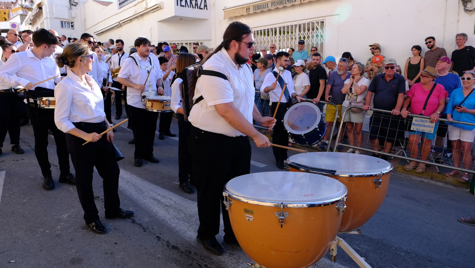 El espectacular desfile de Moros y Cristianos de Mojácar, en imágenes