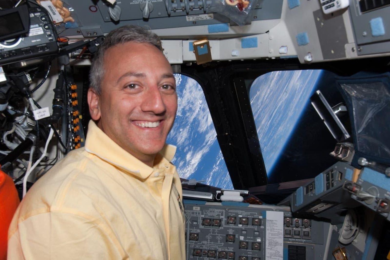 Las redes sociales llegan al espacio infinito