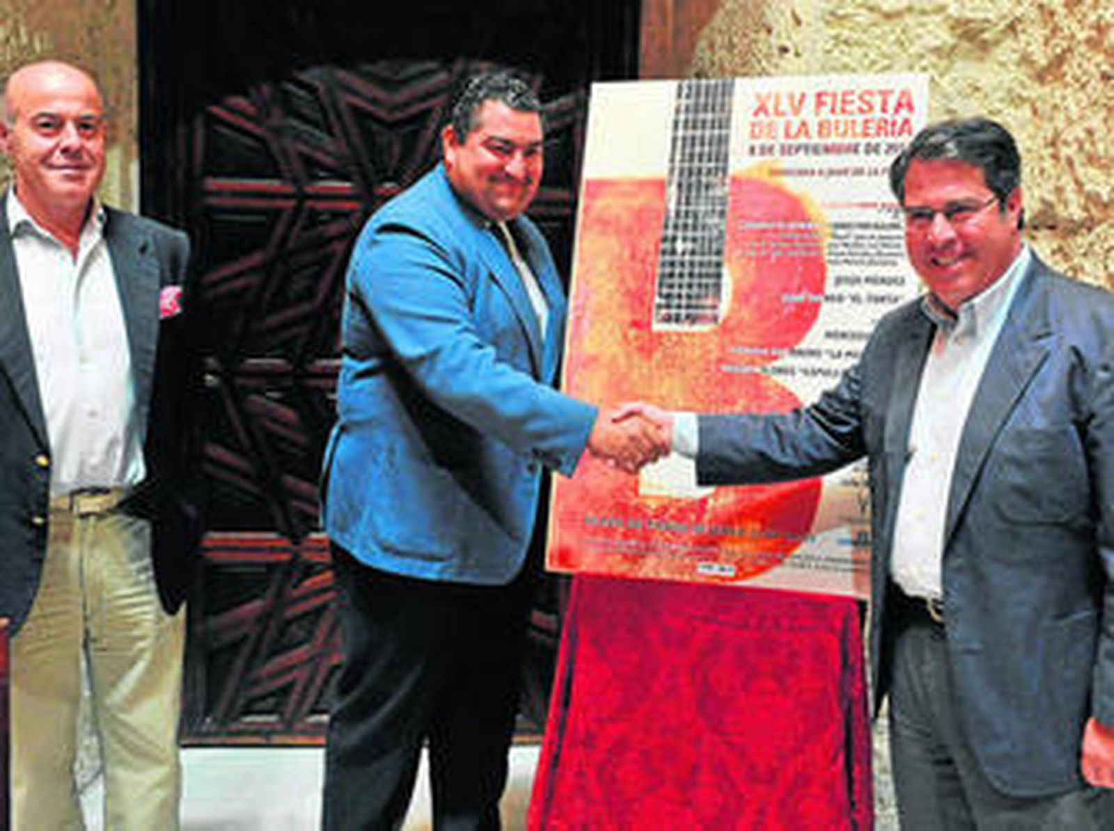 De izquierda a derecha, Antonio Ojeda, Antonio Montero y Gregorio Serrano ayer duranta le presentación en el Ayuntamiento de Sevilla.