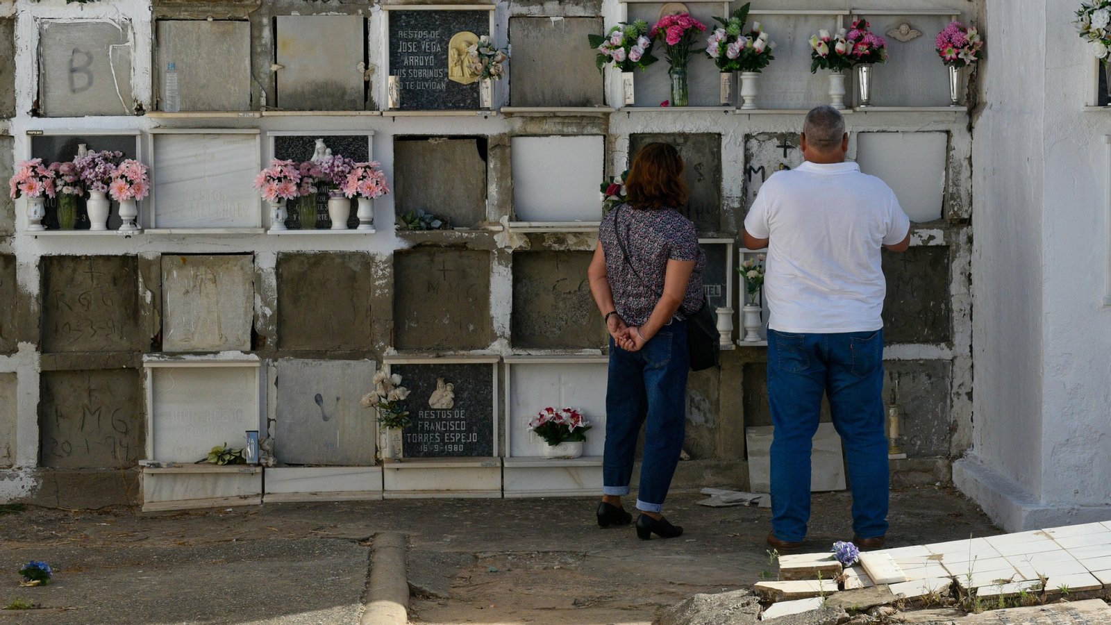 Dia de Todos los Santos en el cementerio de Algeciras