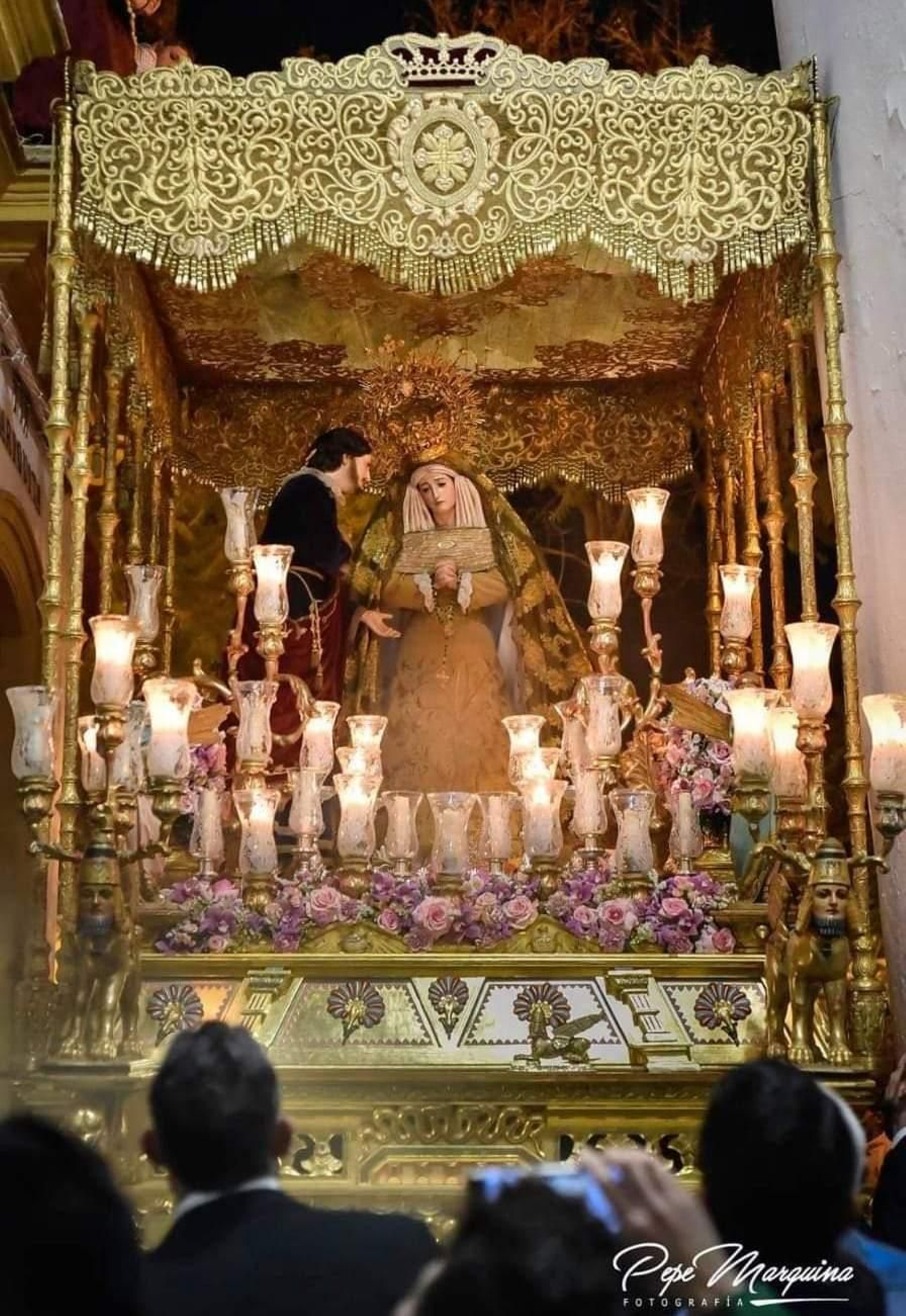 La Virgen de la Esperanza en su paso la noche del Martes Santo.