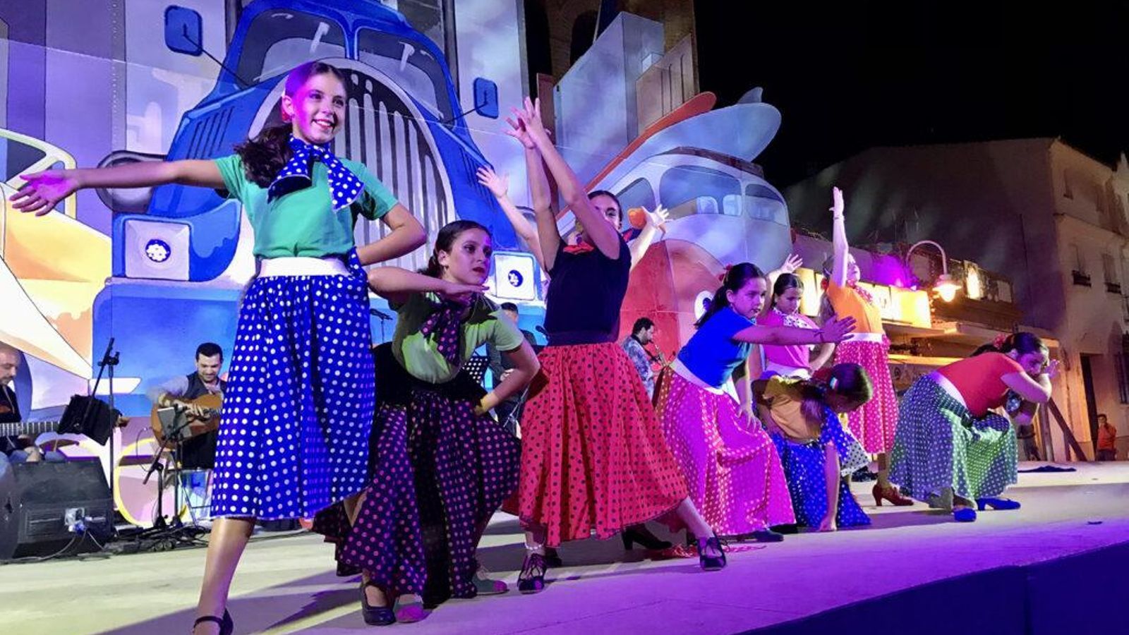 Algunas de las protagonistas de la Escuela Municipal que abrieron la 38ª Semana Cultural de San Juan del Puerto.