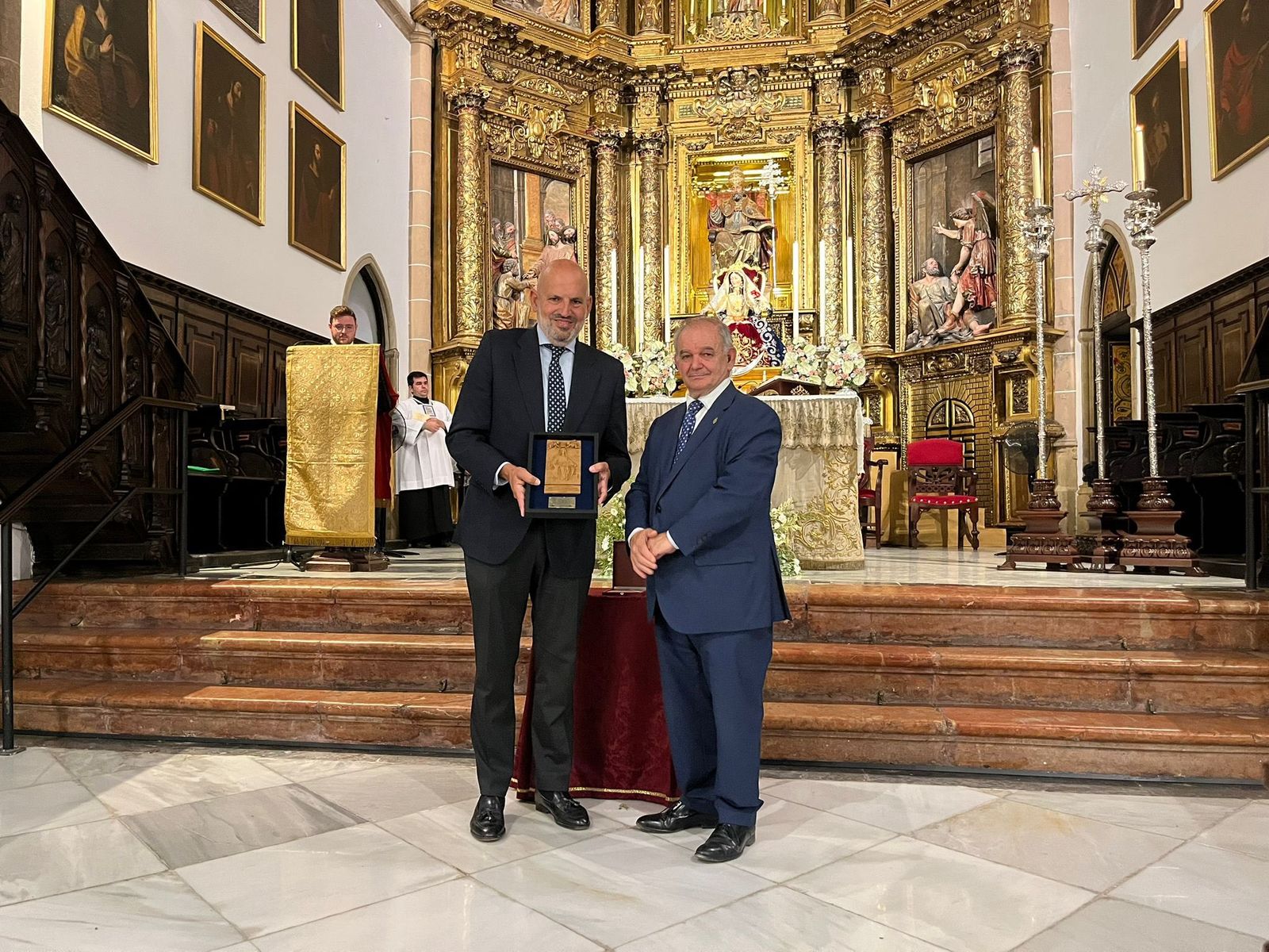 Acto de entrega de la medalla a la Pastora