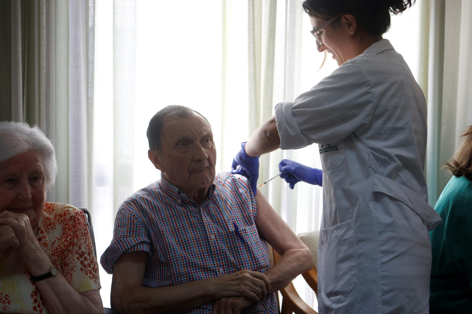 El inicio de la vacunación de la gripe y el Covid en las residencias de Córdoba, en fotos