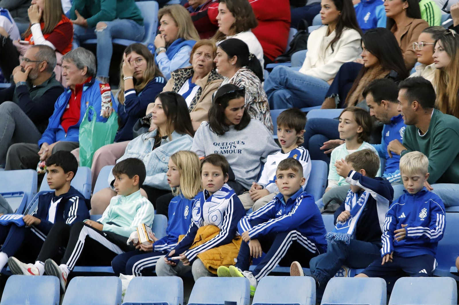 Gran ambiente en las gradas del Nuevo Colombino para el Recre-At Sanluqueño, en imágenes