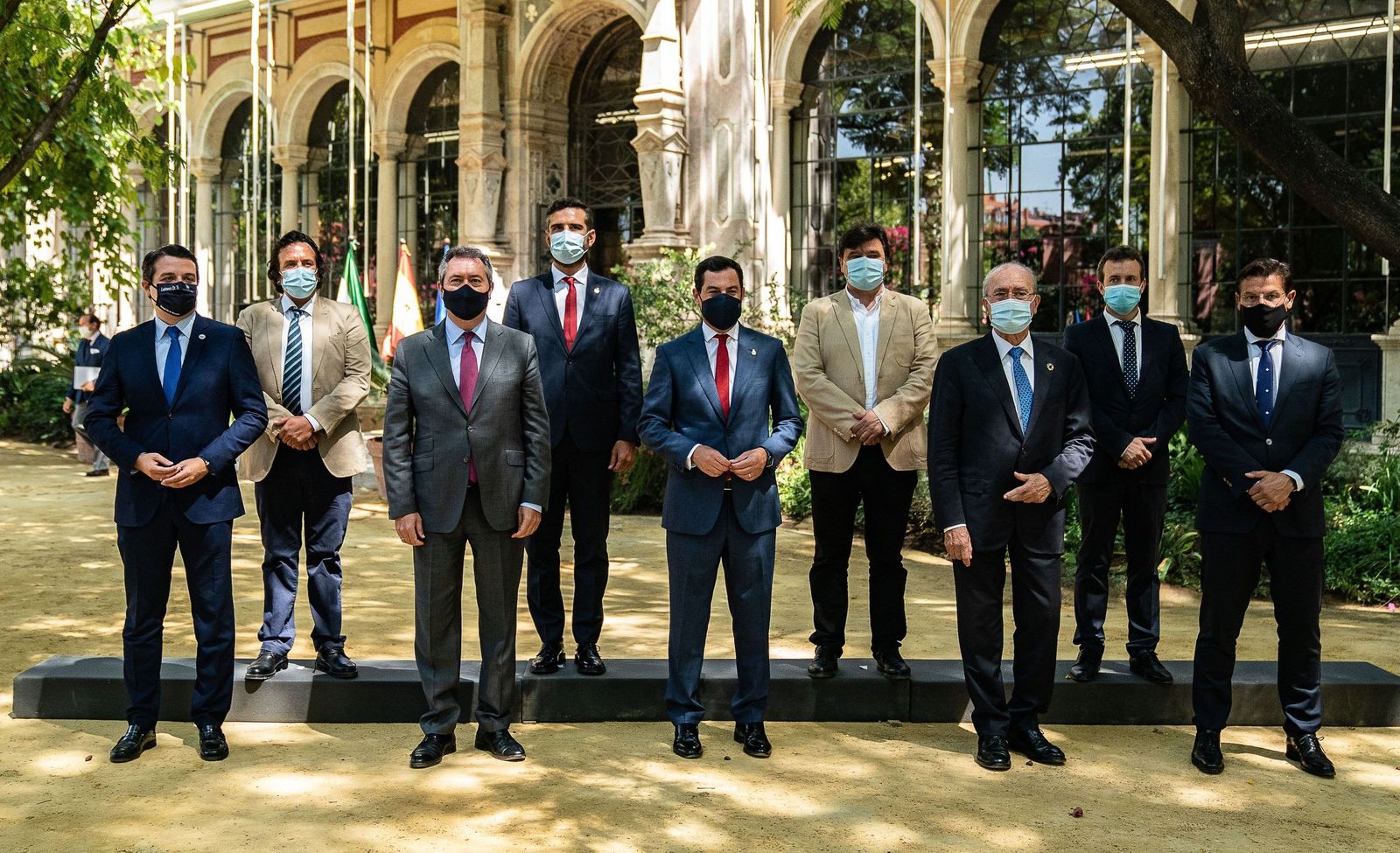 Reunión del presidente de la Junta con los alcaldes de las ocho provincias andaluzas.