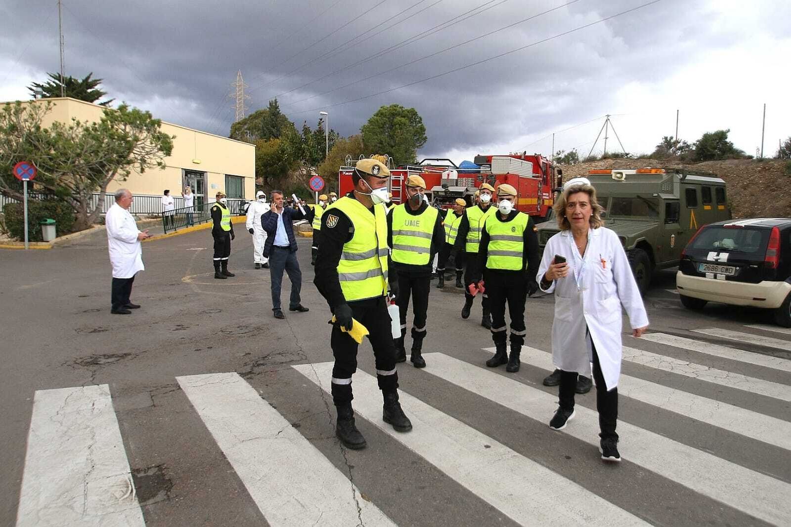 Los militares de la UME inician el despliegue para desinfectar infraestructuras estratégicas y residencias de ancianos