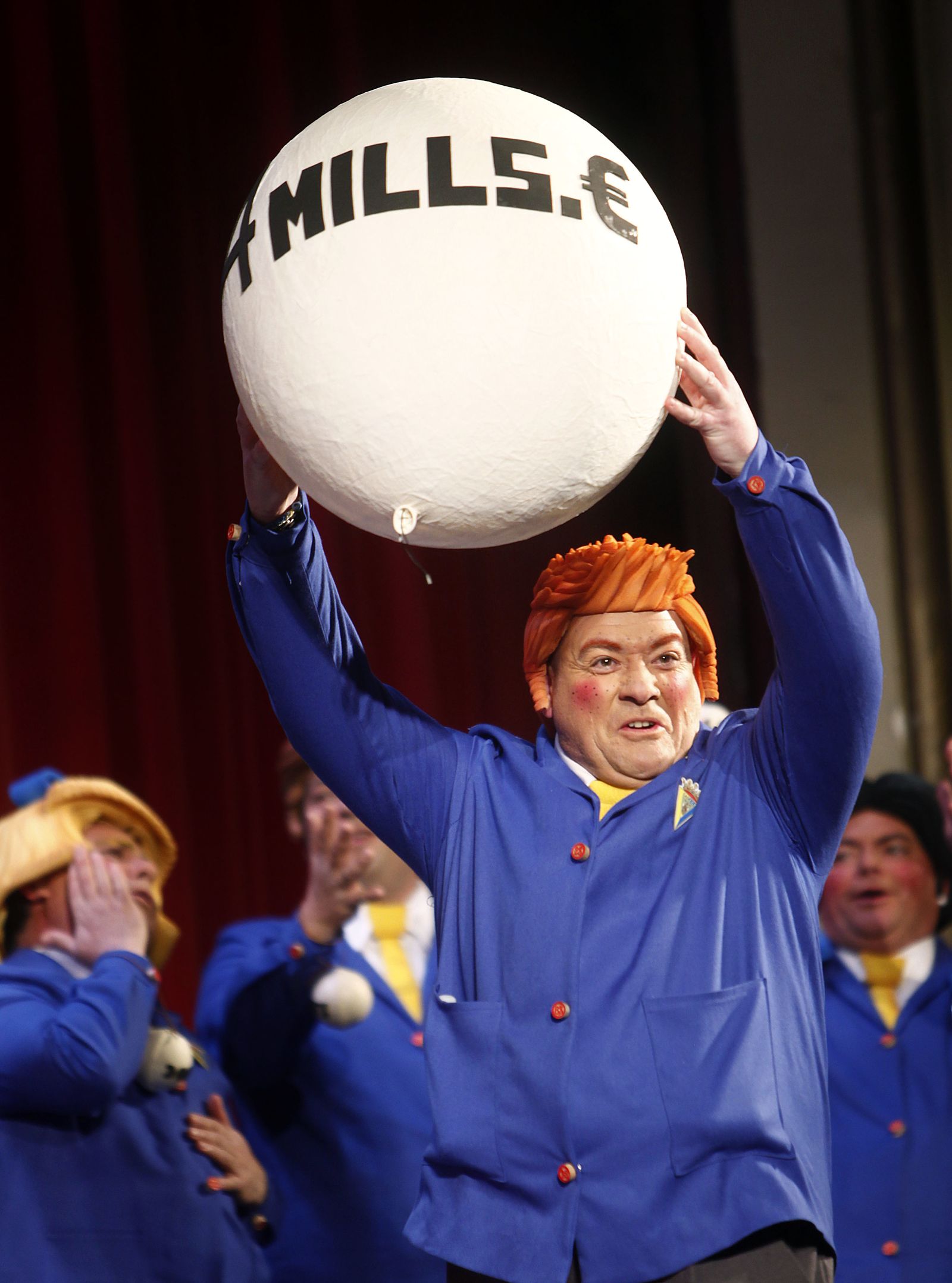 Las imágenes de la decimoctava función de clasificatorias