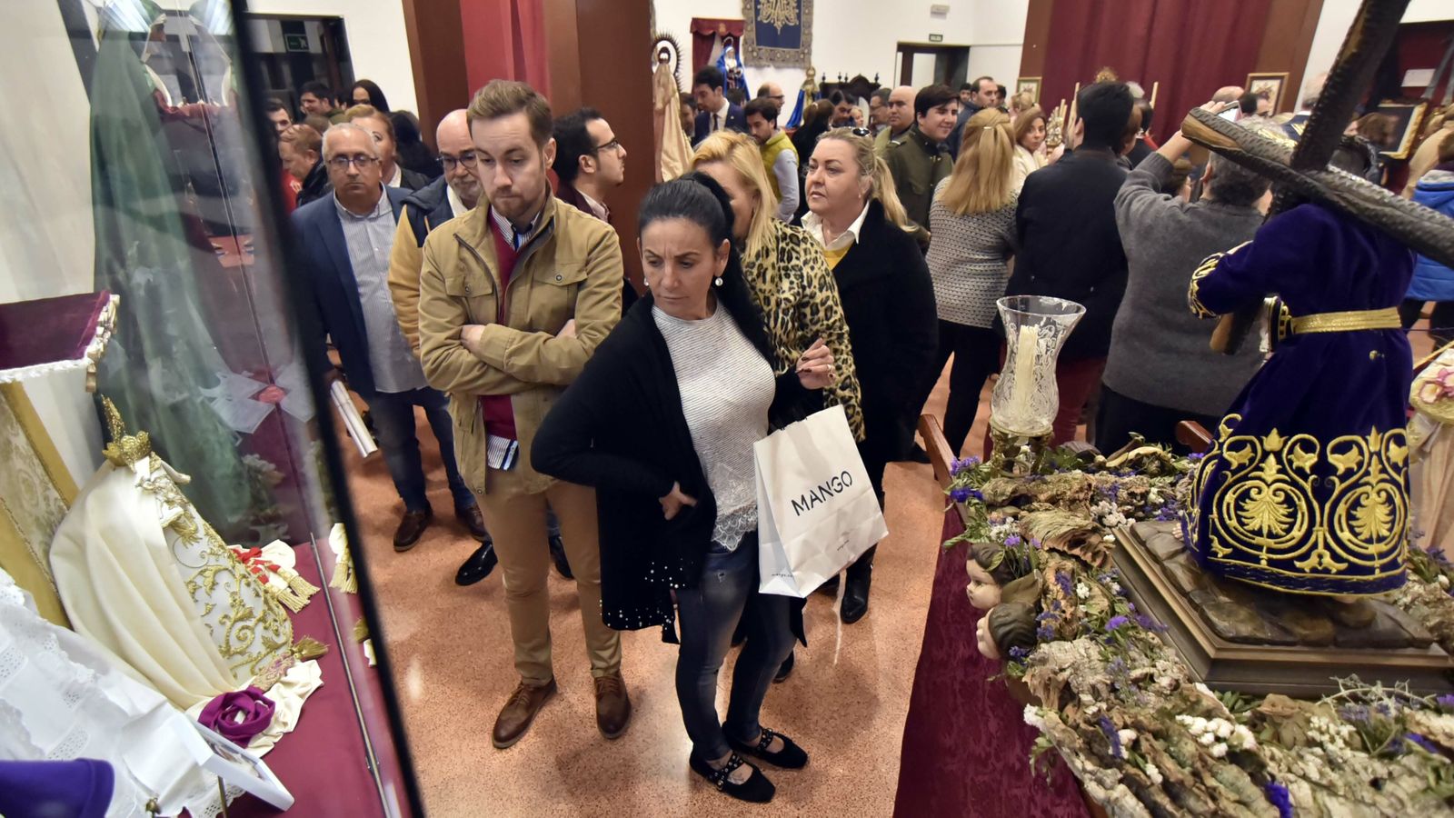 Las fotos de la exposicíon de Devociones Particulares en el Edificio Istmo - Comandancia
