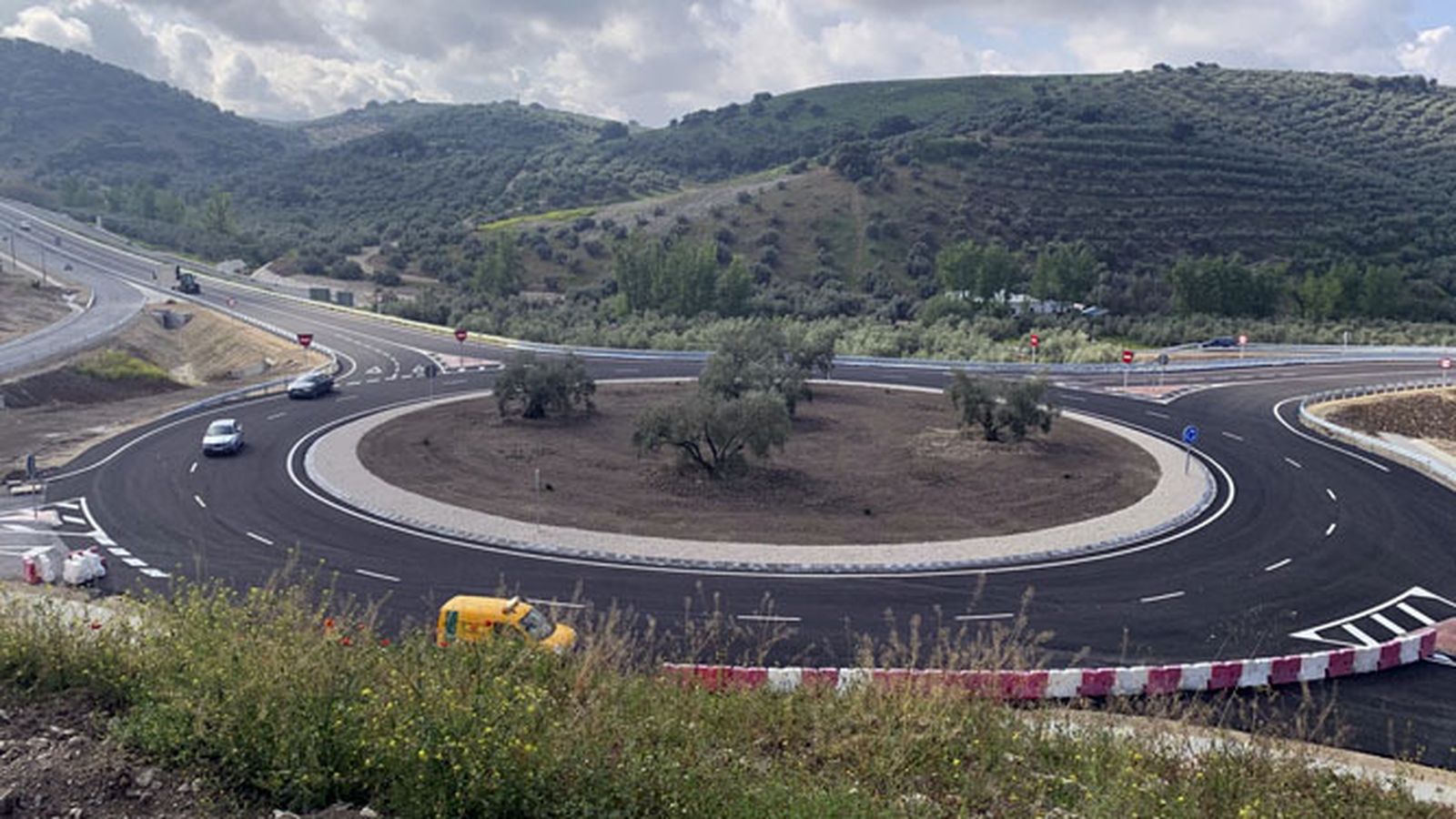 Glorieta en la variante de Lucena