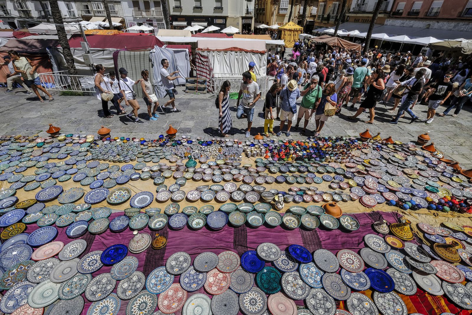 Las piezas de artesanía son uno de los reclamos más importantes del Mercado Andalusí.