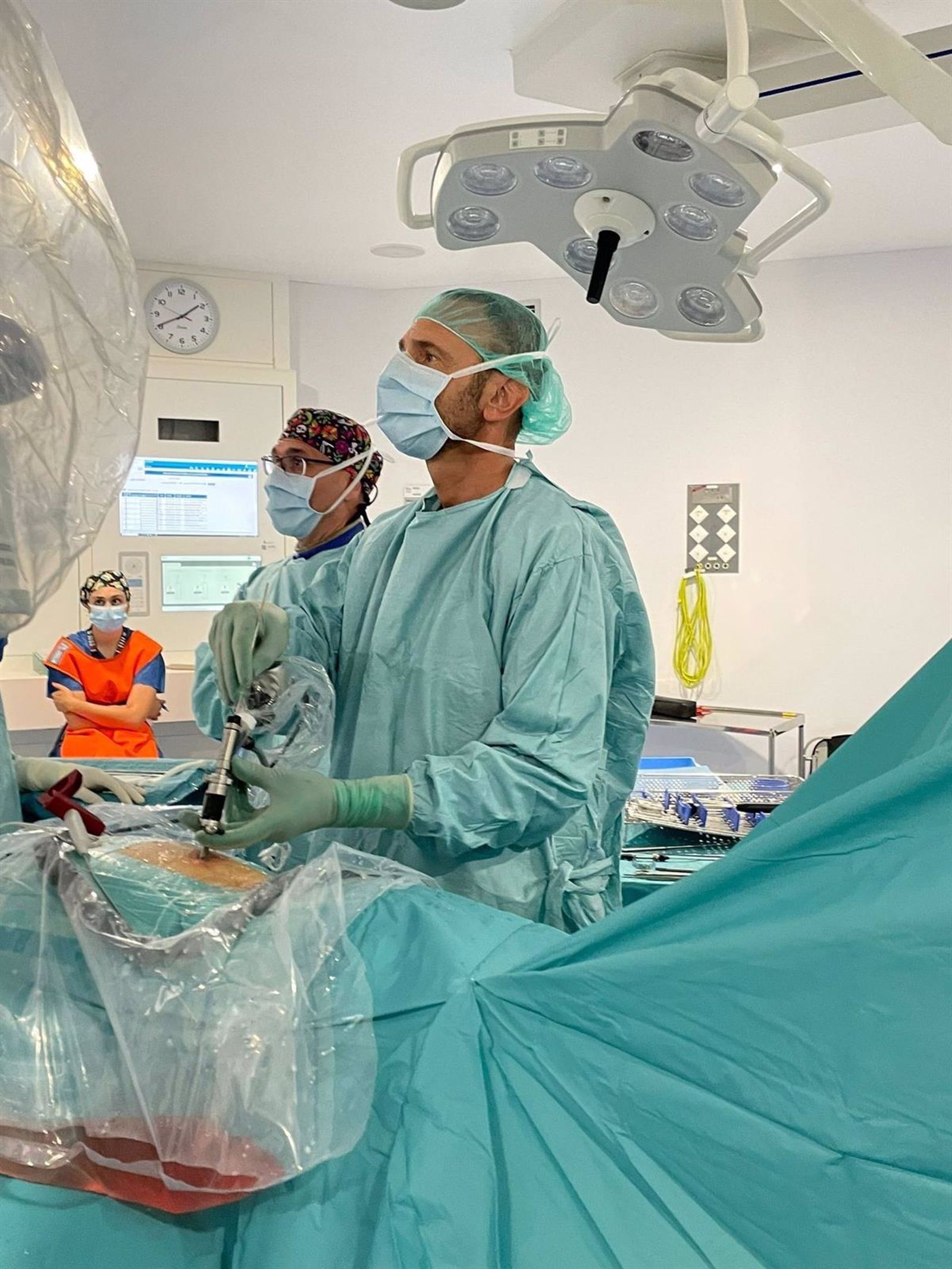 Incorporación endoscopia en la cirugía de columna en el Hospital Virgen de las Nieves