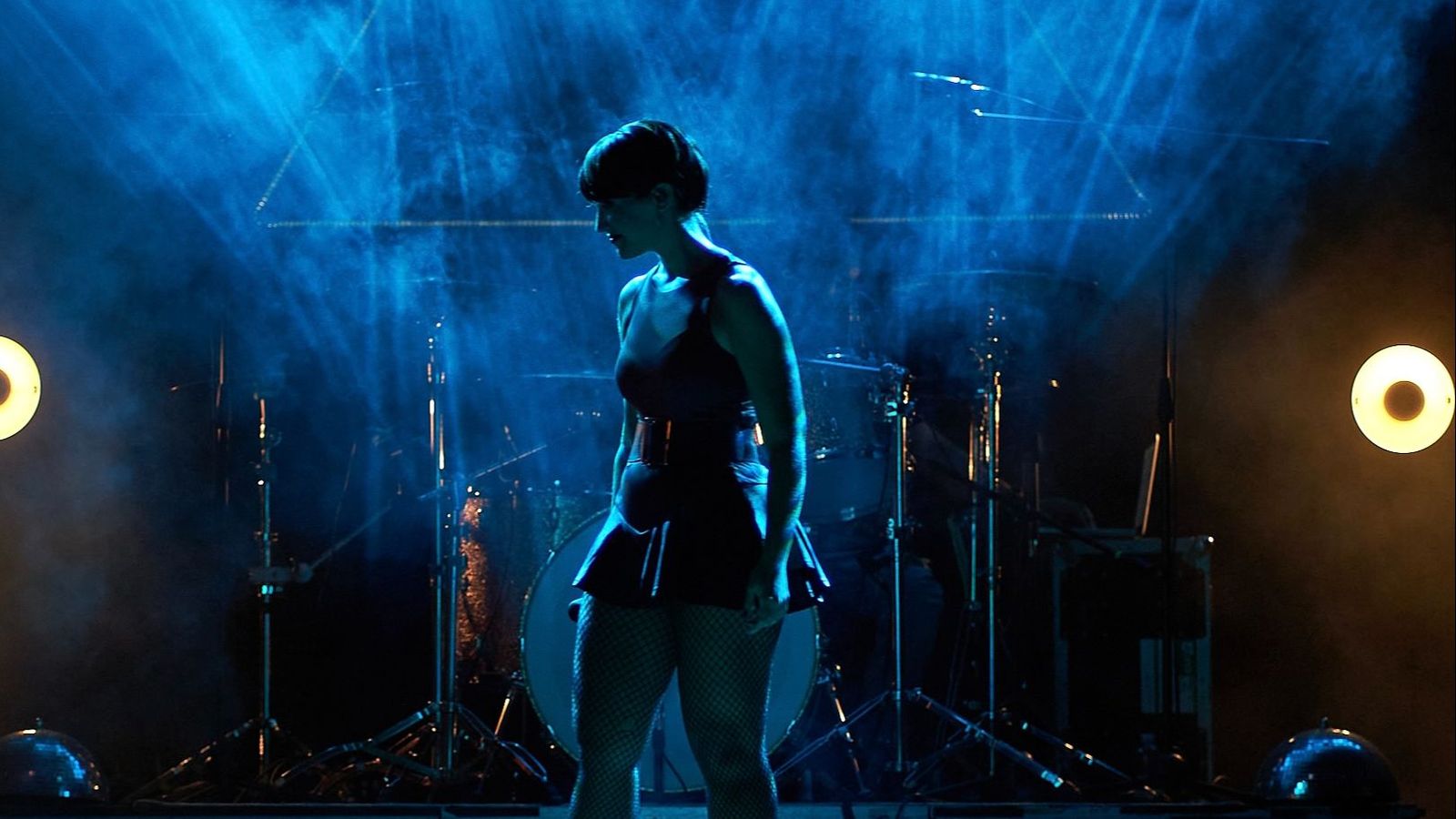 Cantante de Aidalai en un concierto.