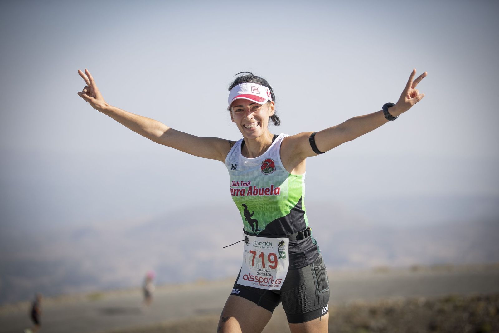 Una atleta durante una carrera en Granada