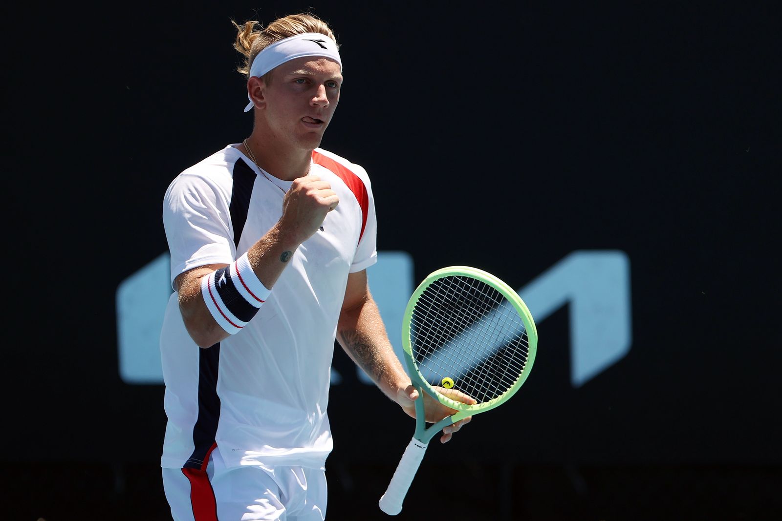 Alejandro Davidovich celebra durante el partido.