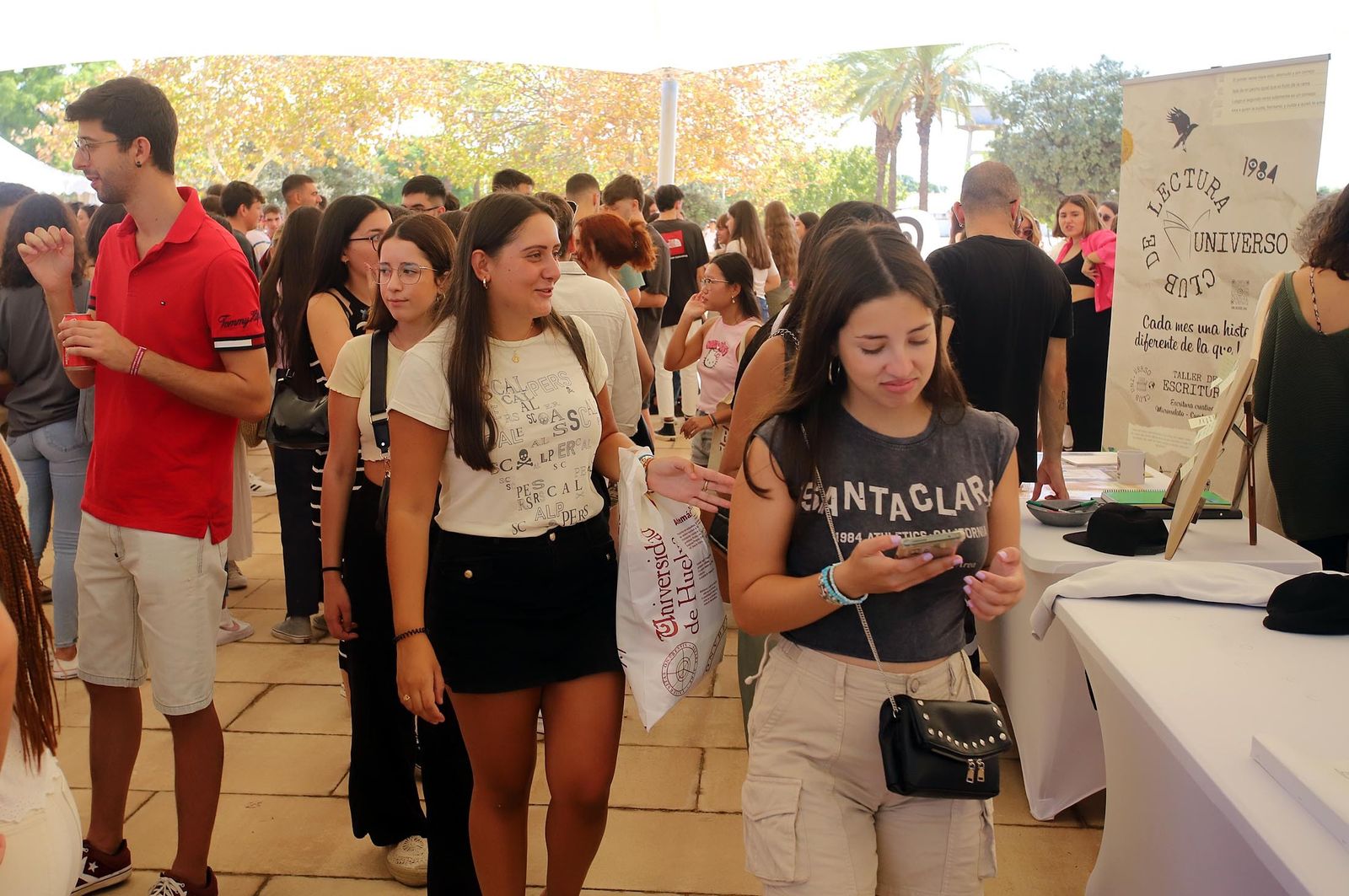 Imágenes de la bienvenida a los nuevos estudiantes de la Universidad de ...