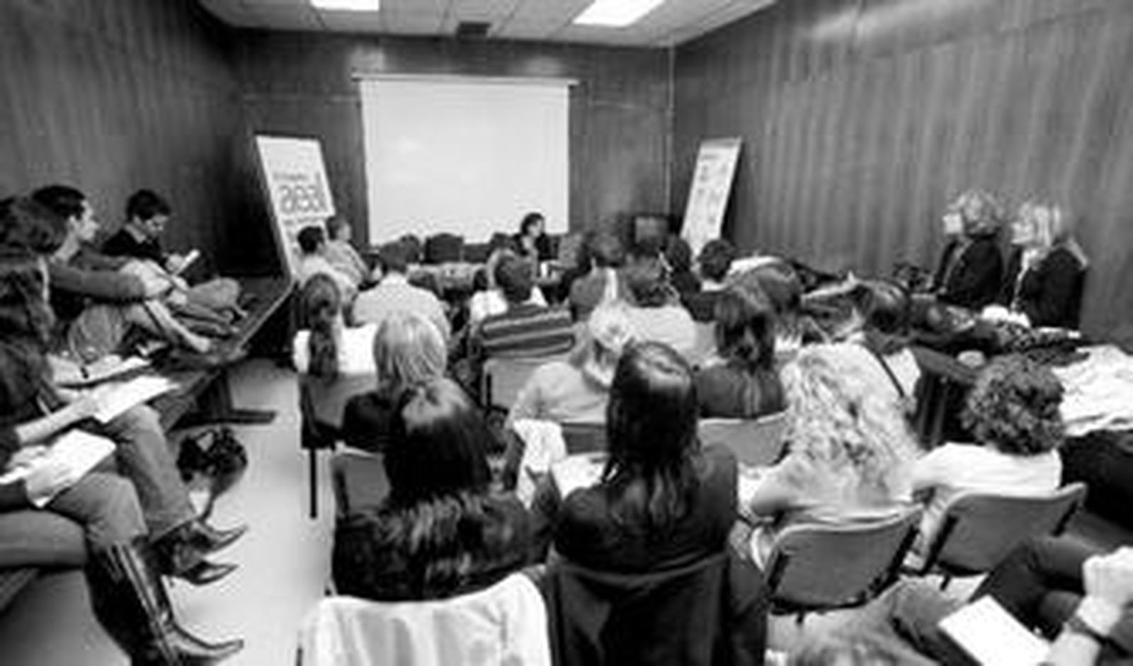 Asistentes y miembros de la Asociación de Linfoma, Mieloma y Leucemia (AEAL) durante el pasado congreso para afectados.