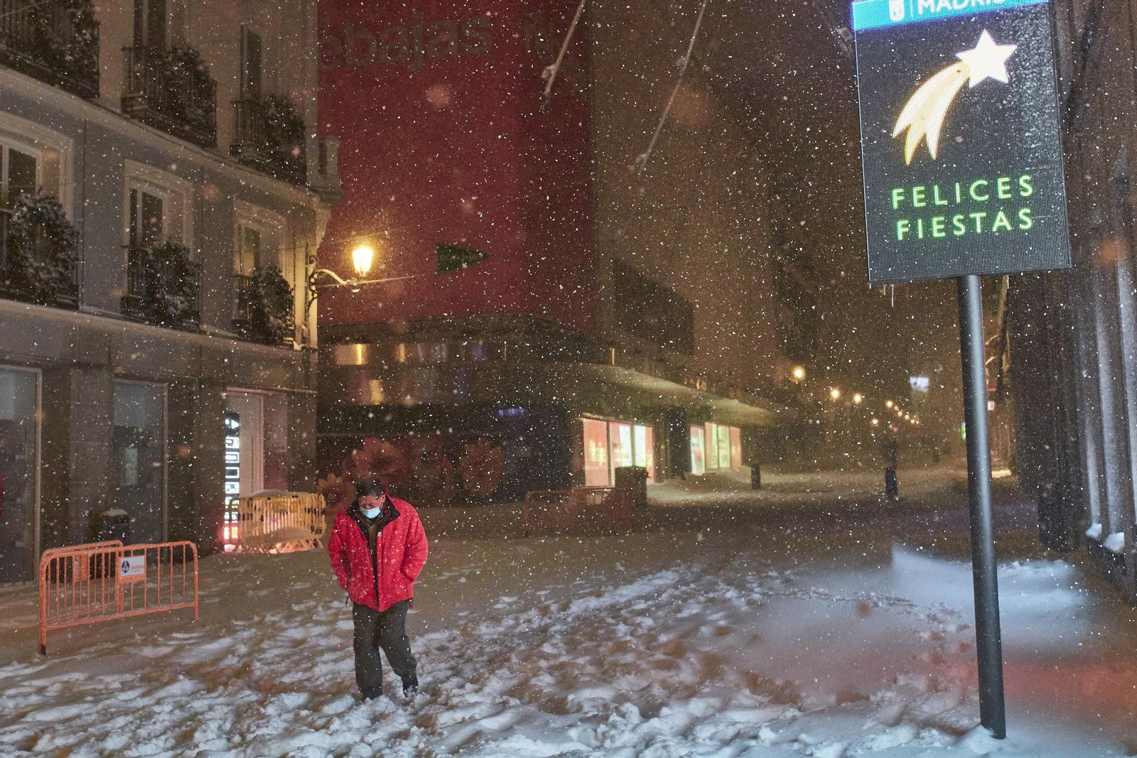 El segundo día del temporal 'Filomena' en imágenes: más nieve y caos