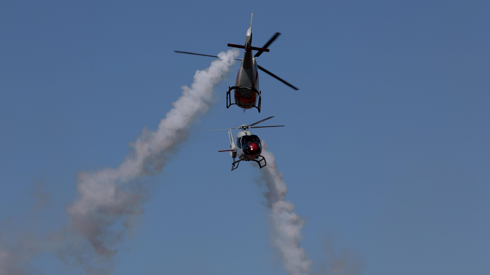 Imágenes de la exhibición aérea en Tablada con motivo de su centenario