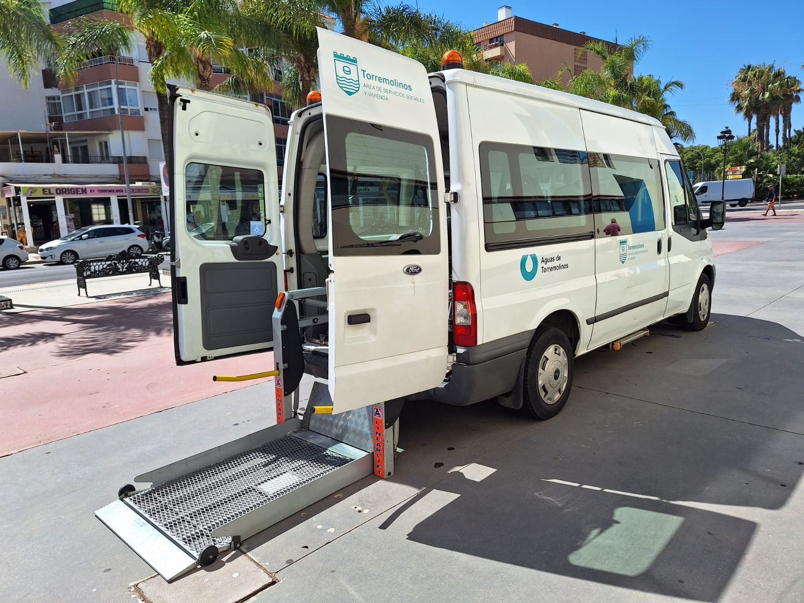 Un vehículo del servicio de transporte adaptado.