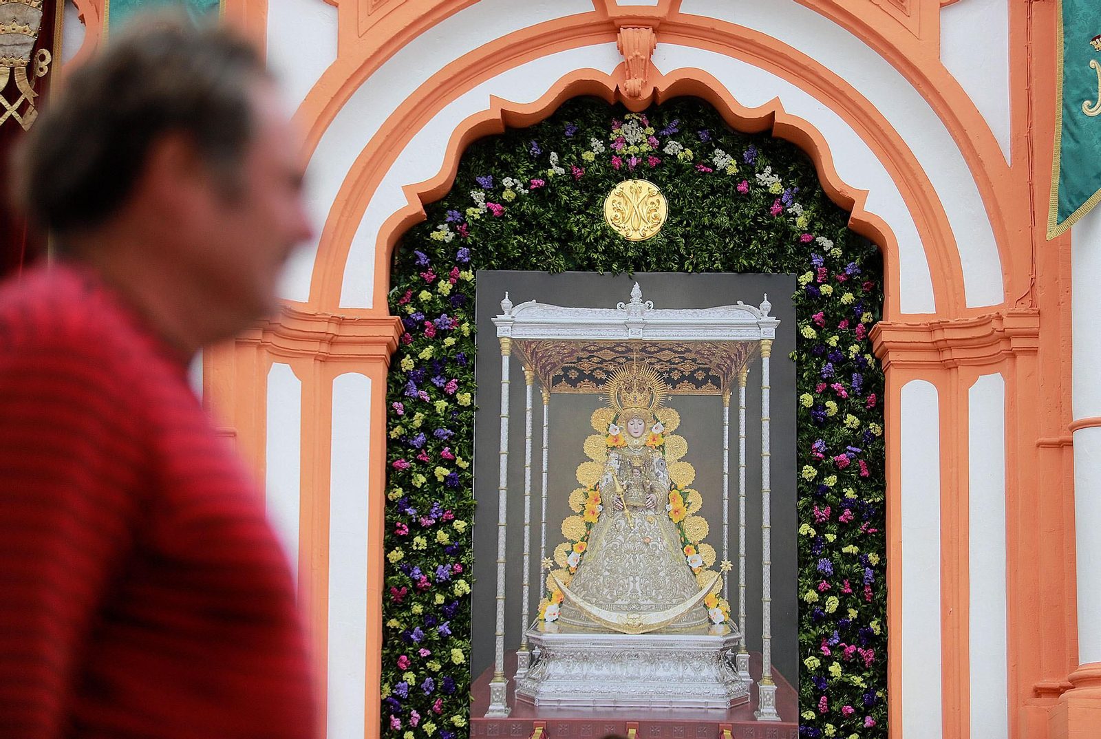 Imágenes de la jornada especial vivida en Almonte sin la procesión de la Virgen del Rocío