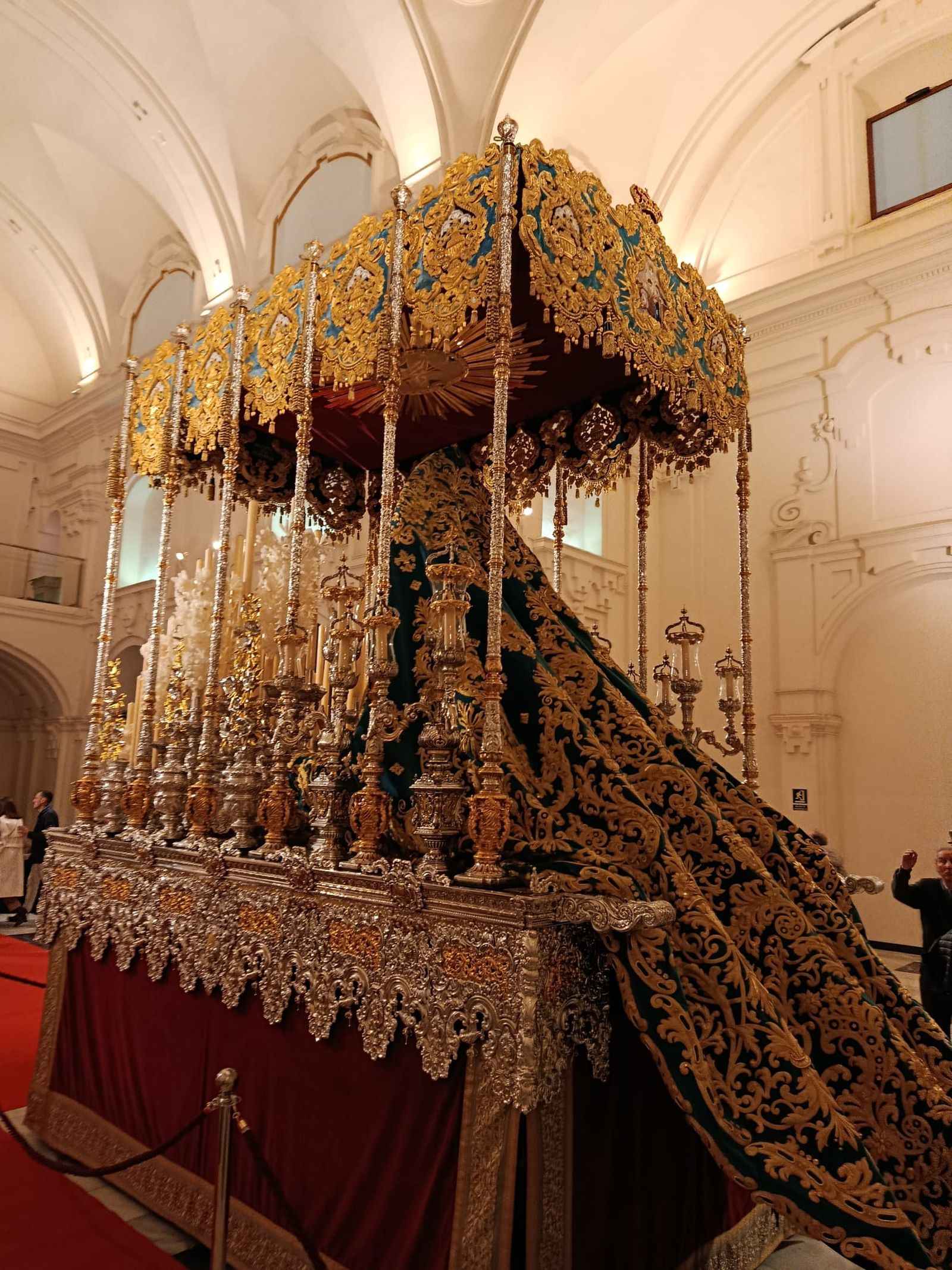 El palio de la Trinidad, en el Oratorio San Felipe Neri. El palio de la Trinidad, en el Oratorio San Felipe Neri.