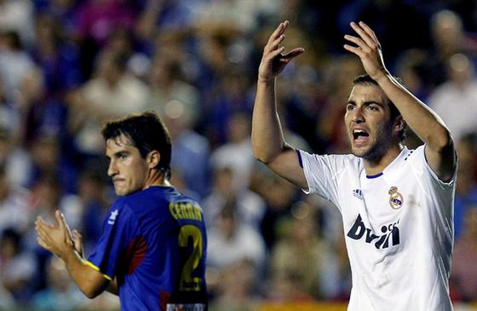 El claro dominio del Levante en el centro del campo impidió que el Real Madrid rompiese el empate a cero entre ambos canjuntos.

Foto: EFE