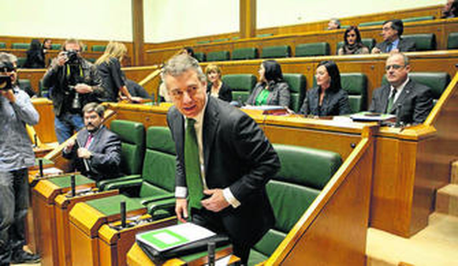 El lehendakari, Íñigo Urkullu, ayer al comienzo del pleno del Parlamento Vasco.