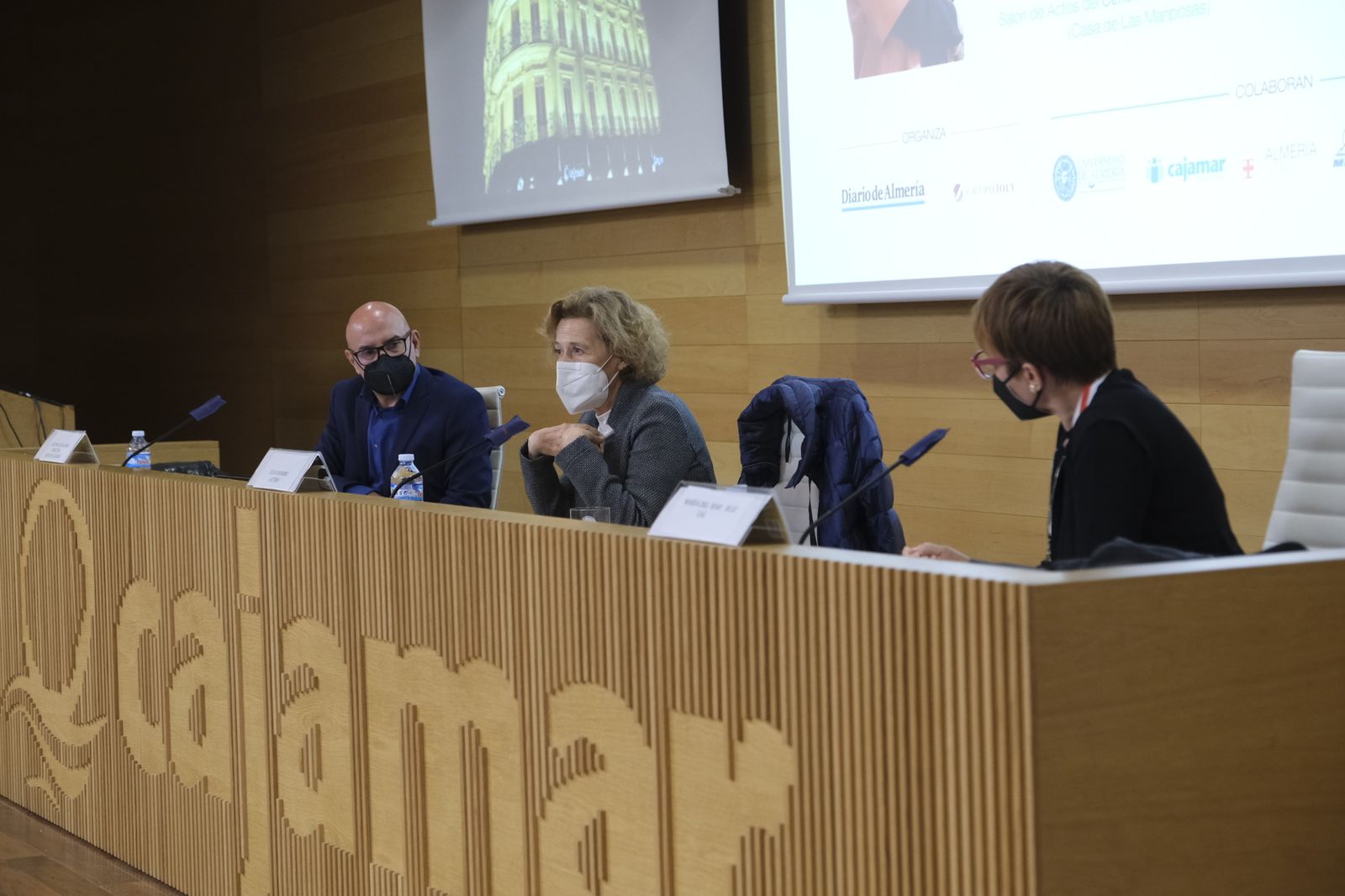 Antonio Lao, Julia Navarro y María del Mar Ruiz durante la presentación de 'De ninguna parte'.