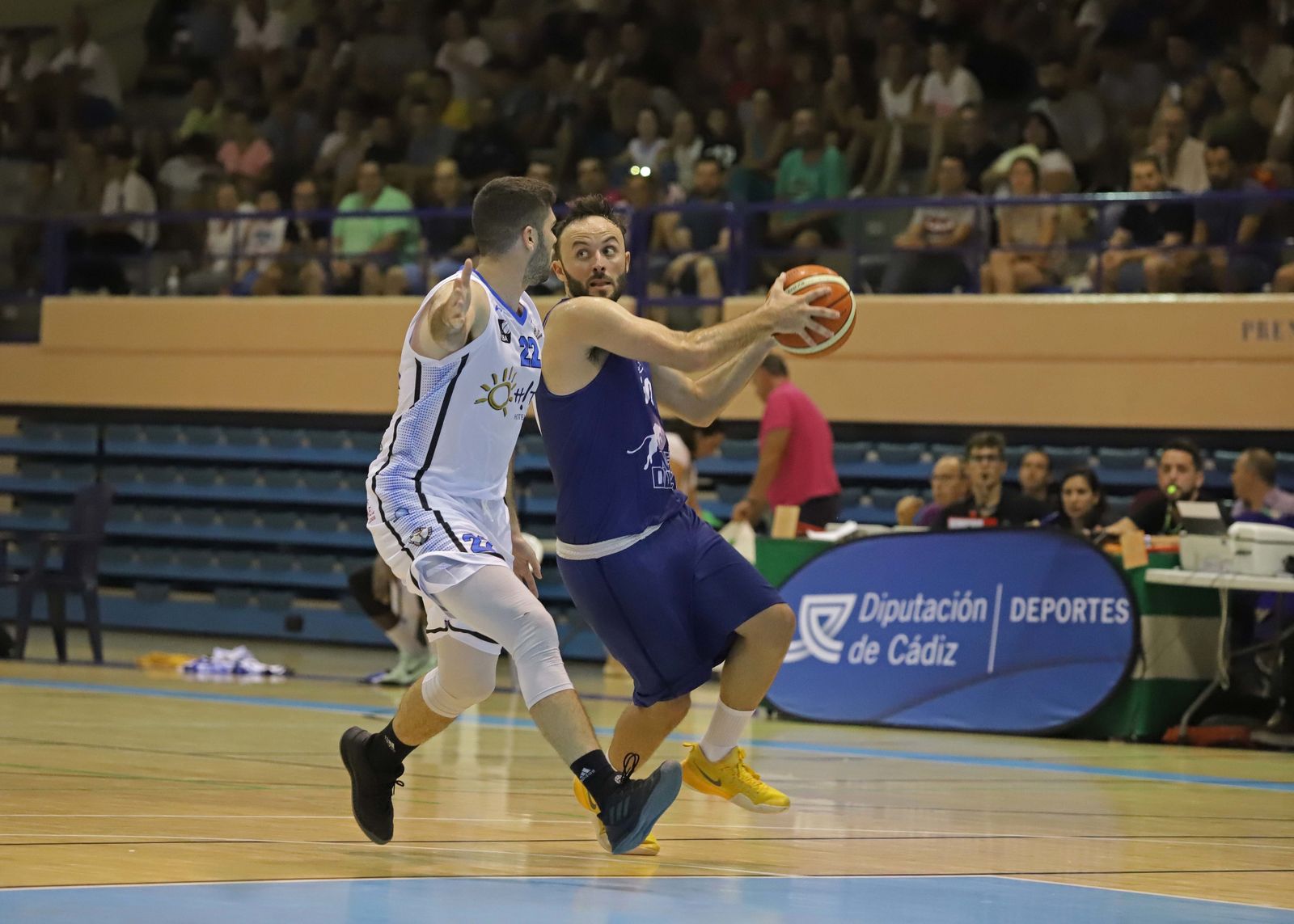 Javi Balastegui y Miki Ortega, en el derbi de la Copa Diputación.