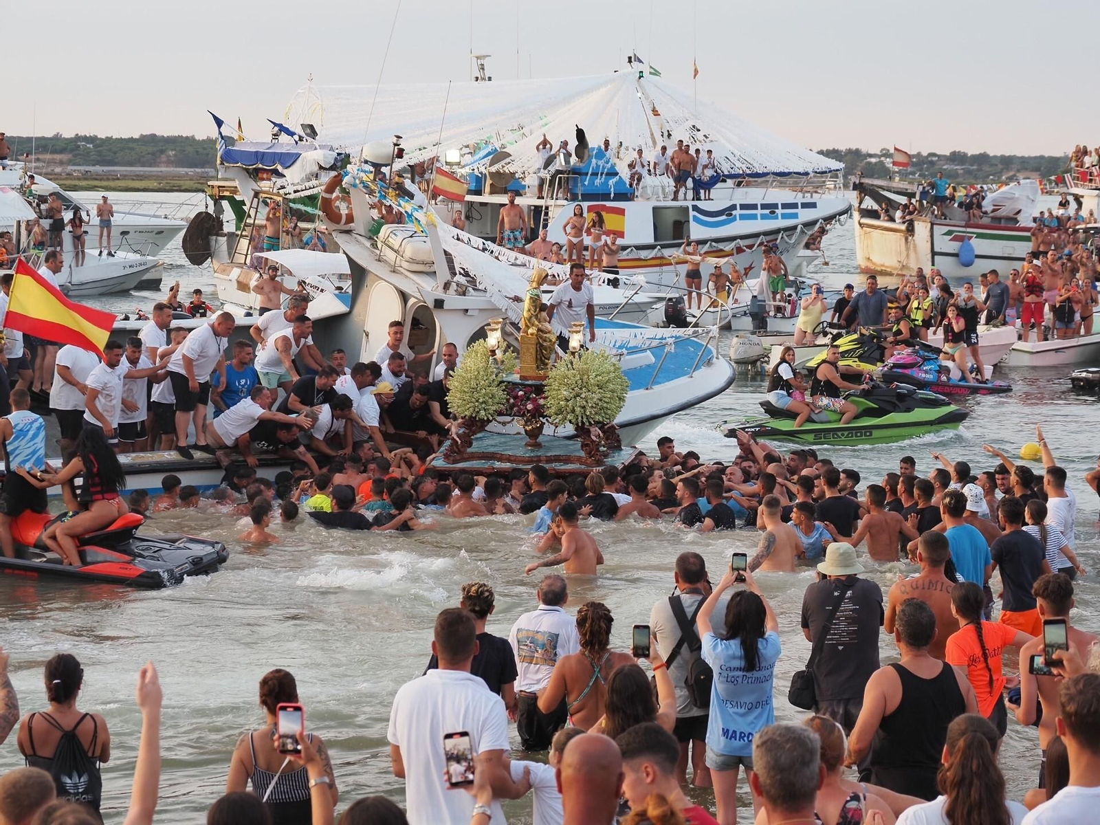 Las mejores imágenes de la procesión de la Virgen del Mar de Isla Cristina.