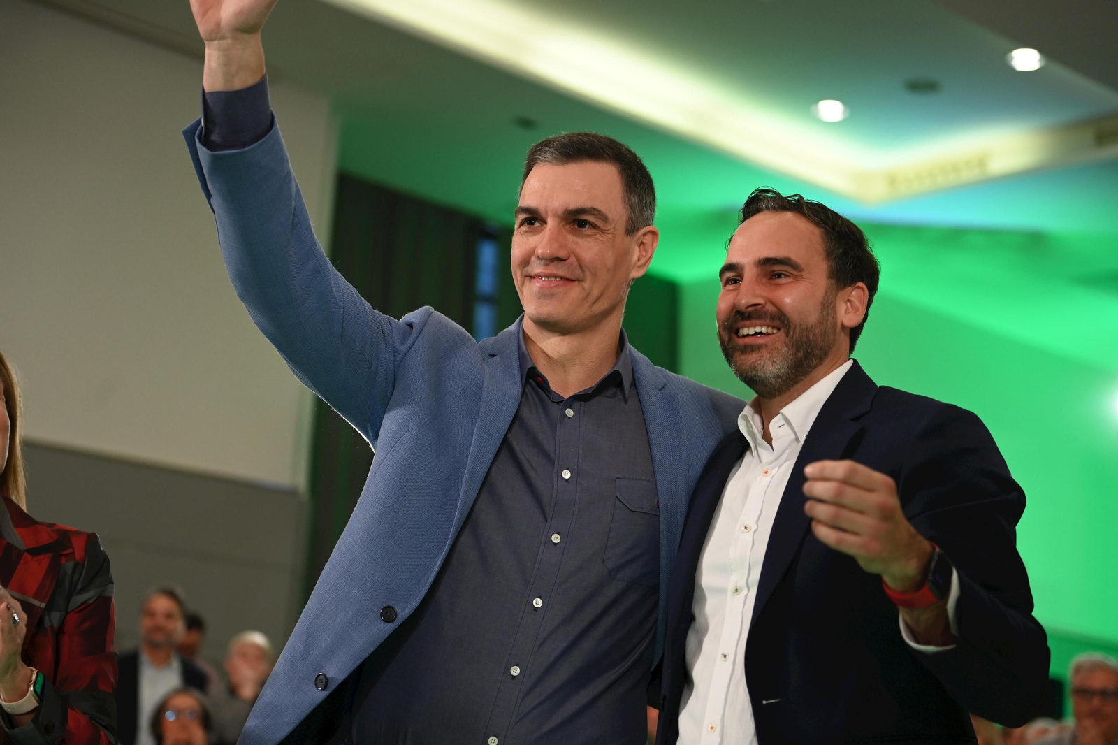 Sánchez con el candidato del PSOE a la Alcaldía, en febrero pasado. Sánchez con el candidato del PSOE a la Alcaldía, en febrero pasado.